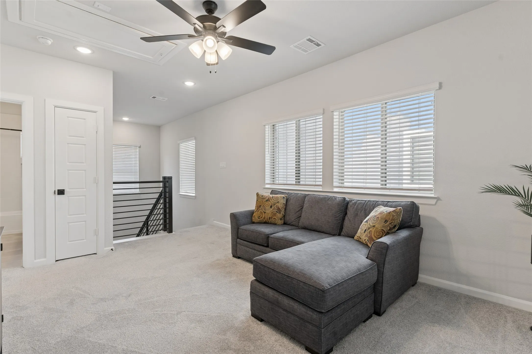 Single Family Residence For Sale in Tarrant County , 1505 Rose Willow Way, Arlington, Texas 76005, 3 Bedroom, 3 Bathroom, 2 Garage spaces, 2,321 Sqft, built in 2021, mls#21348078, Real Estate Agent in Arlington, Homes For Sale in Tarrant county, Homes For Sale in Arlington, Realtor in Arlington Texas, Real Estate Brokerage Independent Realty Texas, Luminita Cordes Realtor