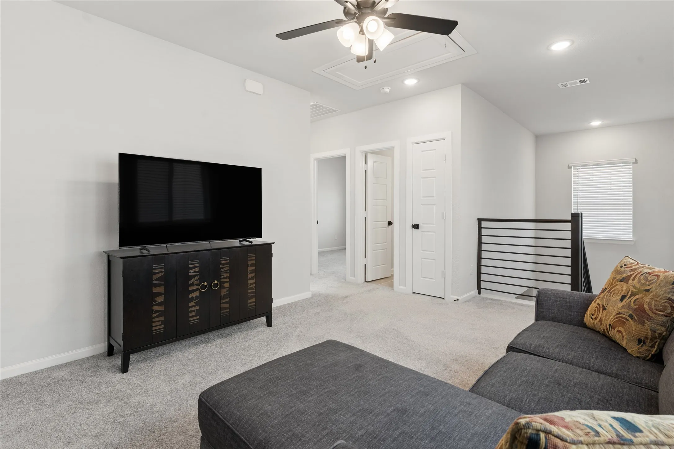 Single Family Residence For Sale in Tarrant County , 1505 Rose Willow Way, Arlington, Texas 76005, 3 Bedroom, 3 Bathroom, 2 Garage spaces, 2,321 Sqft, built in 2021, mls#21348078, Real Estate Agent in Arlington, Homes For Sale in Tarrant county, Homes For Sale in Arlington, Realtor in Arlington Texas, Real Estate Brokerage Independent Realty Texas, Luminita Cordes Realtor