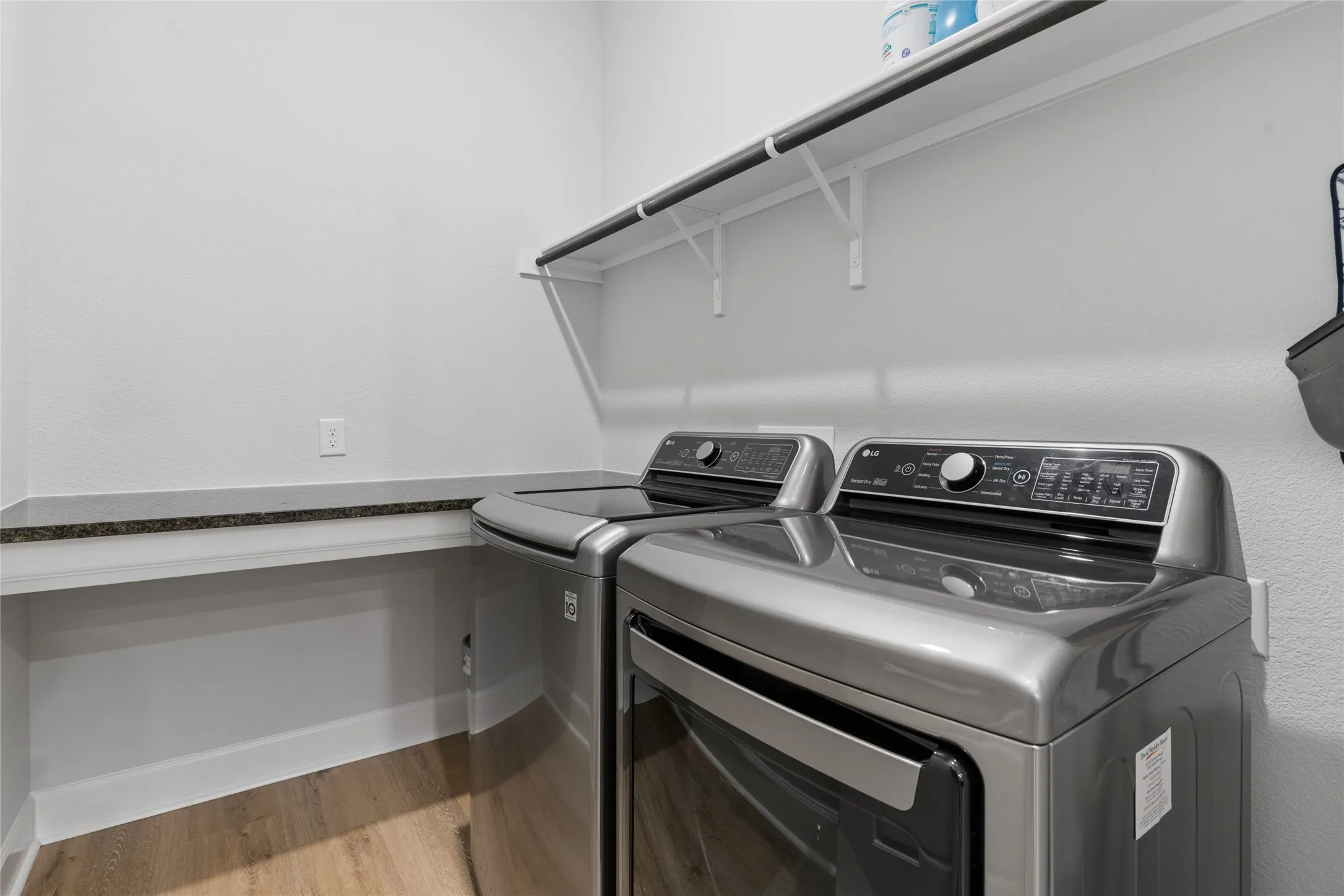 Single Family Residence For Sale in Tarrant County , 1505 Rose Willow Way, Arlington, Texas 76005, 3 Bedroom, 3 Bathroom, 2 Garage spaces, 2,321 Sqft, built in 2021, mls#21348078, Real Estate Agent in Arlington, Homes For Sale in Tarrant county, Homes For Sale in Arlington, Realtor in Arlington Texas, Real Estate Brokerage Independent Realty Texas, Luminita Cordes Realtor