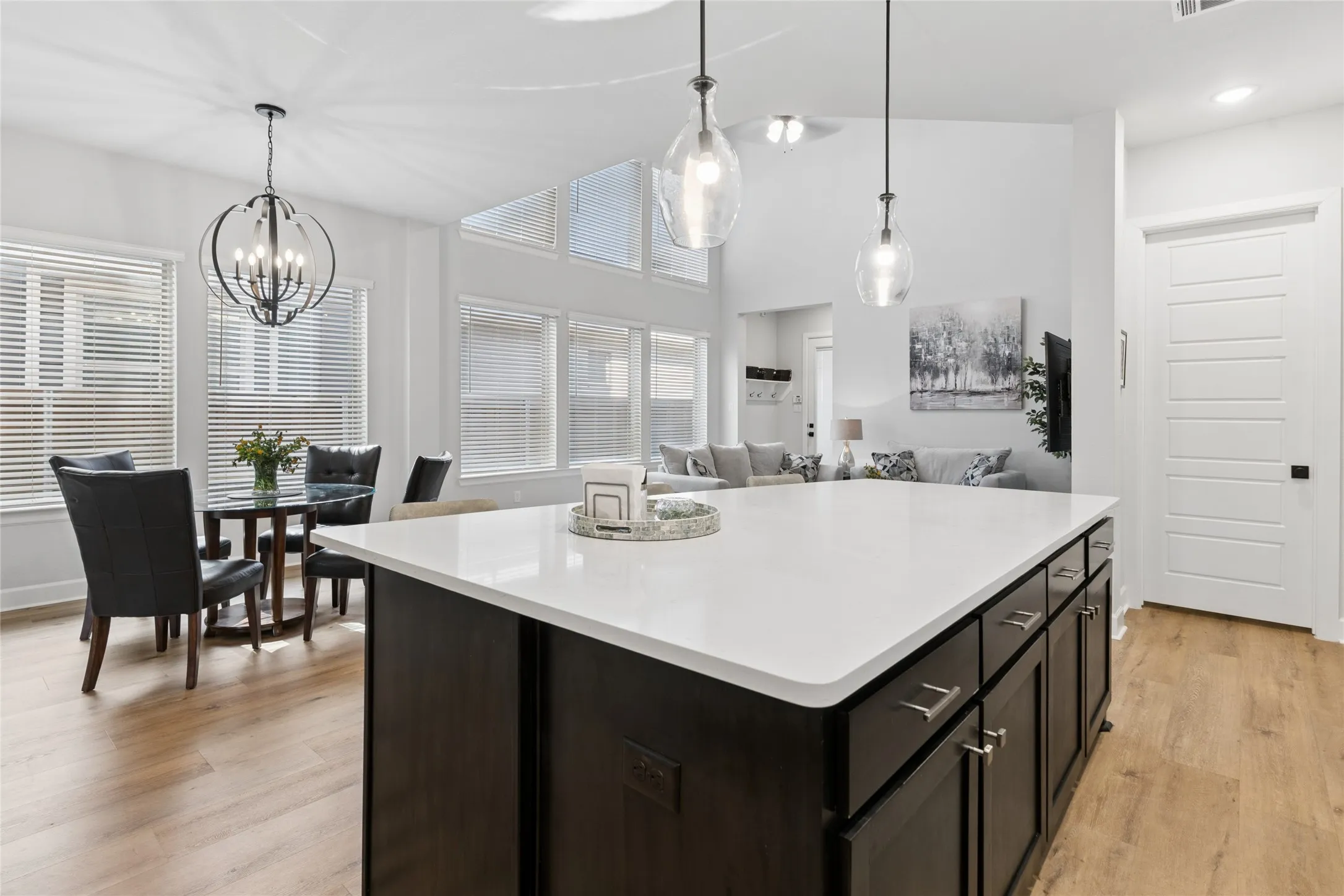 Single Family Residence For Sale in Tarrant County , 1505 Rose Willow Way, Arlington, Texas 76005, 3 Bedroom, 3 Bathroom, 2 Garage spaces, 2,321 Sqft, built in 2021, mls#21348078, Real Estate Agent in Arlington, Homes For Sale in Tarrant county, Homes For Sale in Arlington, Realtor in Arlington Texas, Real Estate Brokerage Independent Realty Texas, Luminita Cordes Realtor