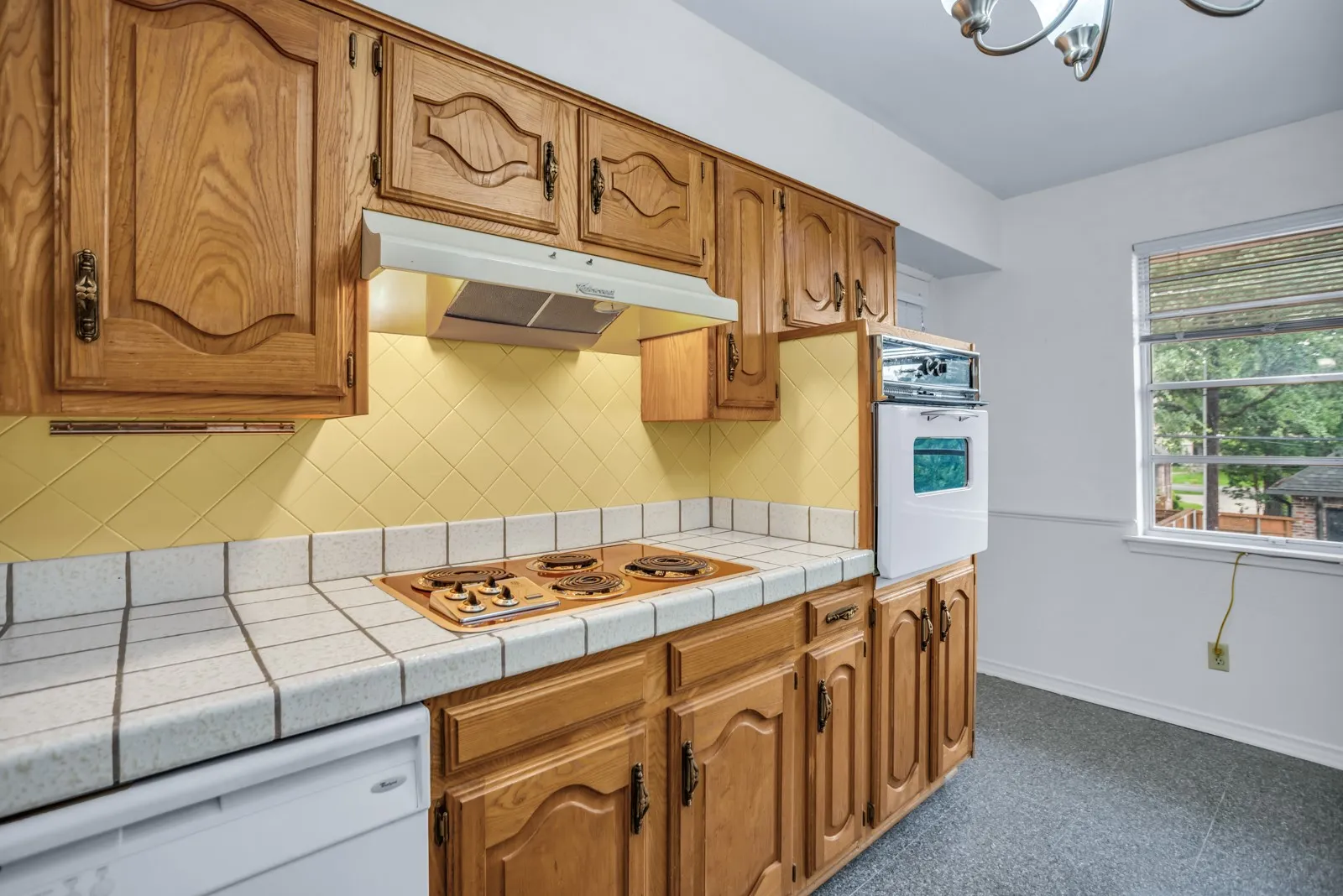 Nice clean roomy kitchen