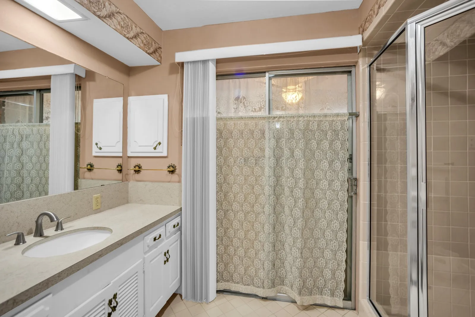Condominium For Sale in Dallas County , 6345 Bandera Avenue, Dallas, Texas 75225, 2 Bedroom, 2 Bathroom, Garage spaces, 1,641 Sqft, built in 1961, mls#21325914, Real Estate Agent in Dallas, Homes For Sale in Dallas county, Homes For Sale in Dallas, Realtor in Dallas Texas, Real Estate Brokerage Independent Realty Texas, Luminita Cordes Realtor
