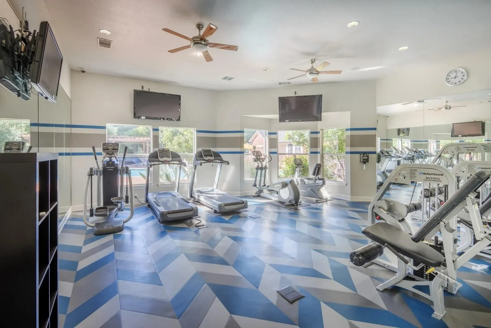 Receive up to 8 Weeks Free on all Floorplans + WIN FREE RENT FOR ONE YEAR