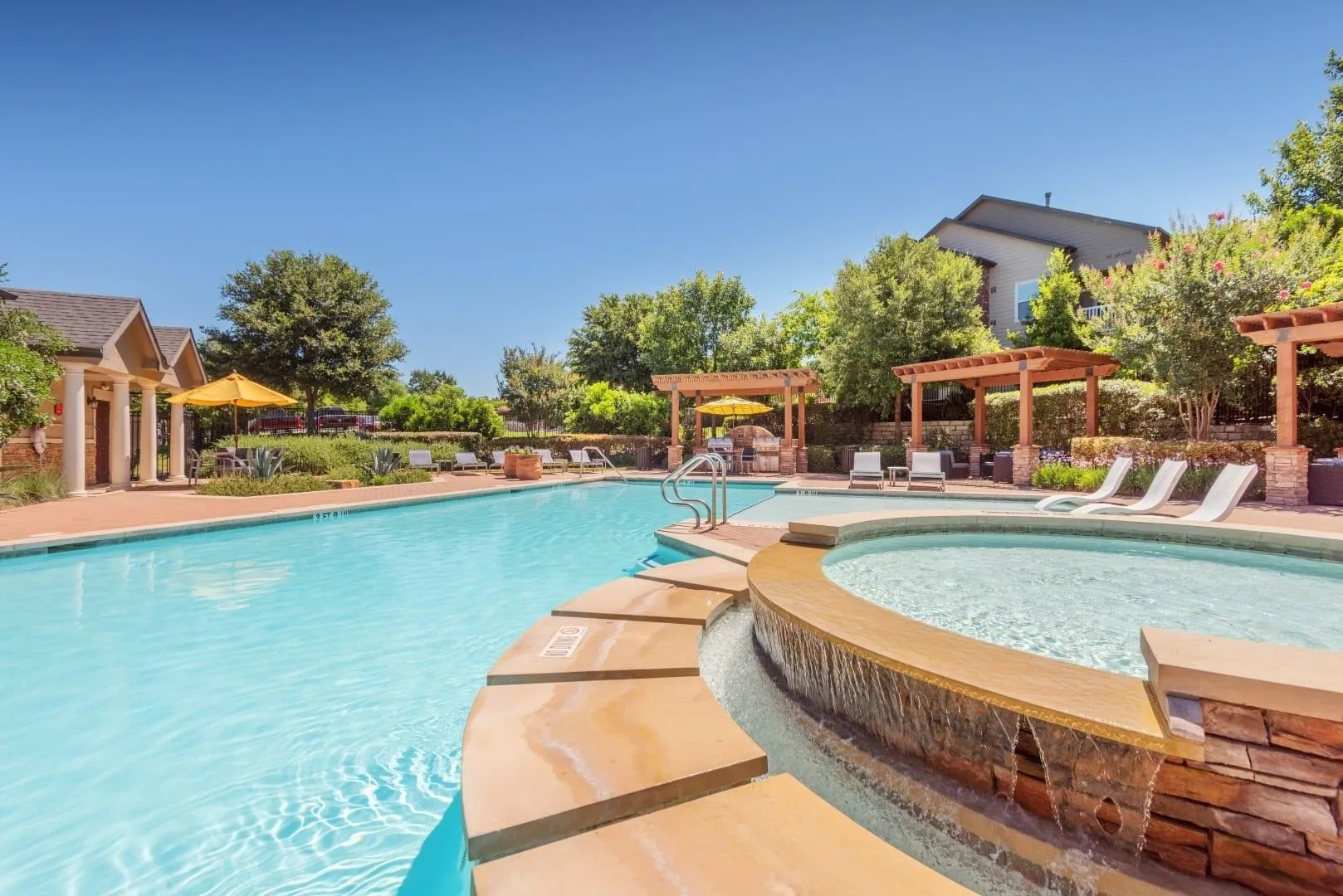 Receive up to 8 Weeks Free on all Floorplans + WIN FREE RENT FOR ONE YEAR