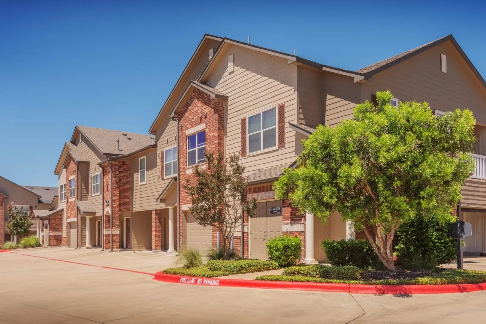 Receive up to 8 Weeks Free on all Floorplans + WIN FREE RENT FOR ONE YEAR