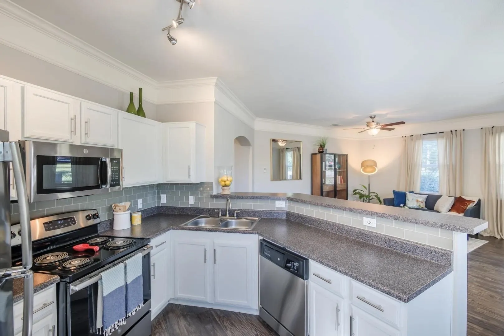 Receive up to 8 Weeks Free on all Floorplans + WIN FREE RENT FOR ONE YEAR