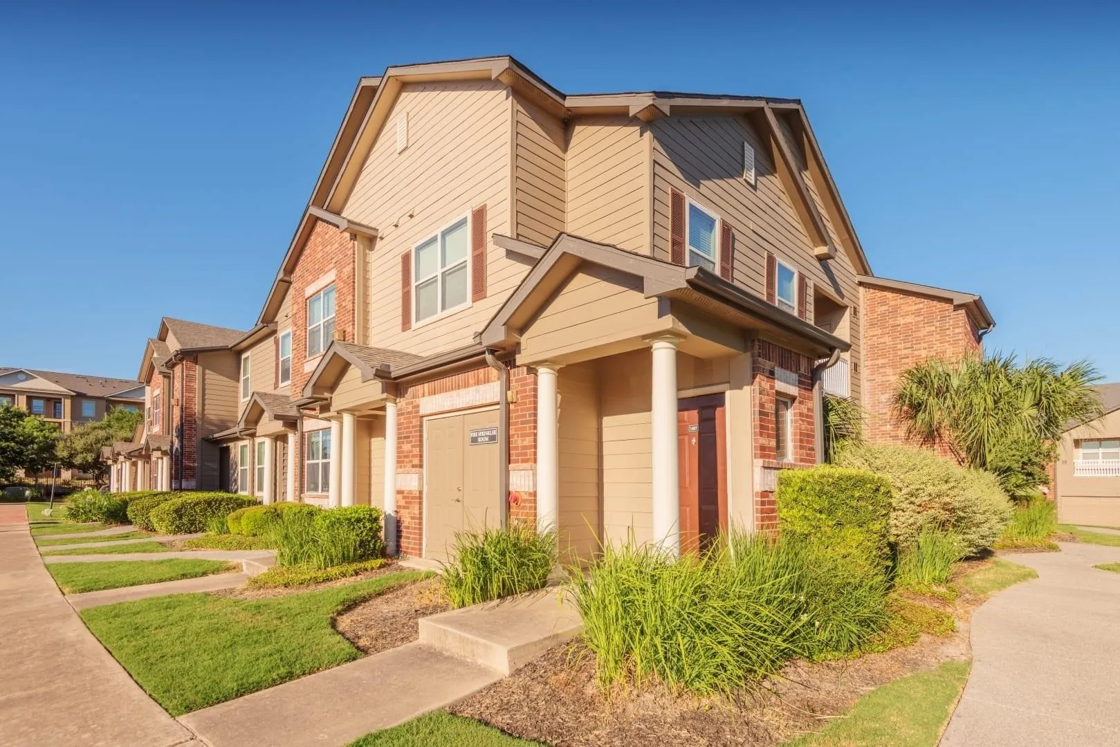 Receive up to 8 Weeks Free on all Floorplans + WIN FREE RENT FOR ONE YEAR