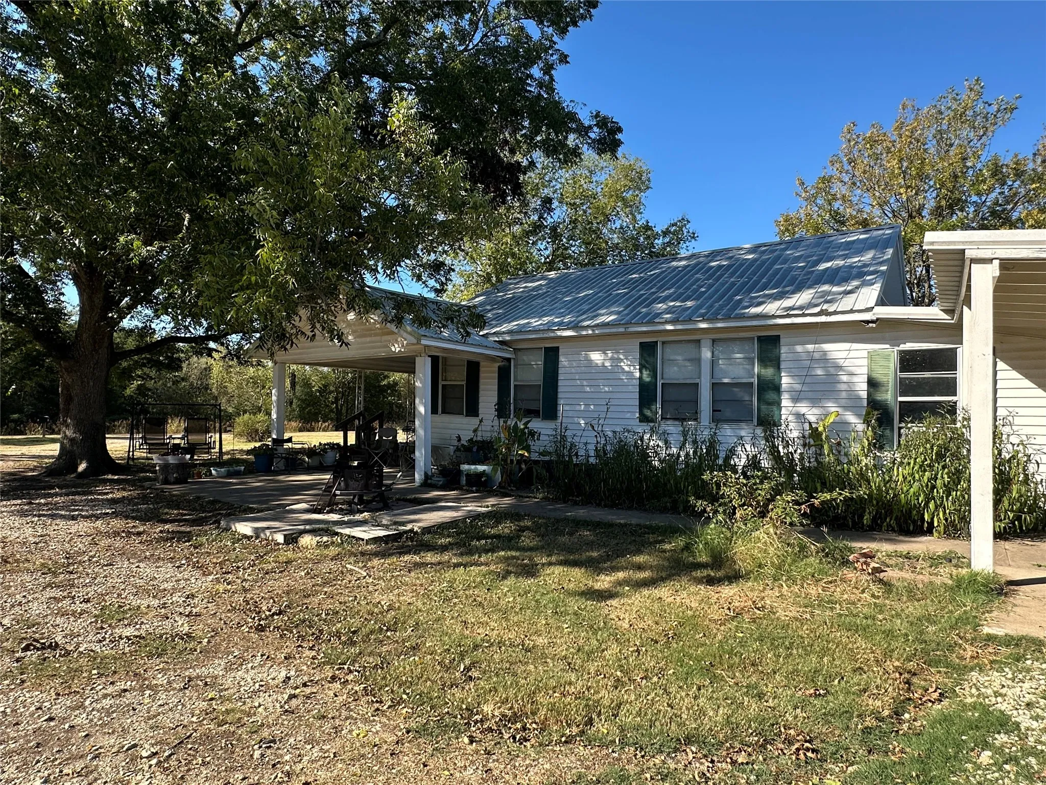 Single Family Residence For Sale in Limestone County , 492 Lcr 431, Mexia, Texas 76667, 3 Bedrooms, 2 Bathrooms, 2 Garage spaces, 1,456 Sqft, built in 1930, Price $169,900, mls#21348032, Real Estate Agent in Mexia, Homes For Sale in Limestone county, Homes For Sale in Mexia, Realtor in Mexia Texas, Real Estate Brokerage Independent Realty Texas, Luminita Cordes Realtor
