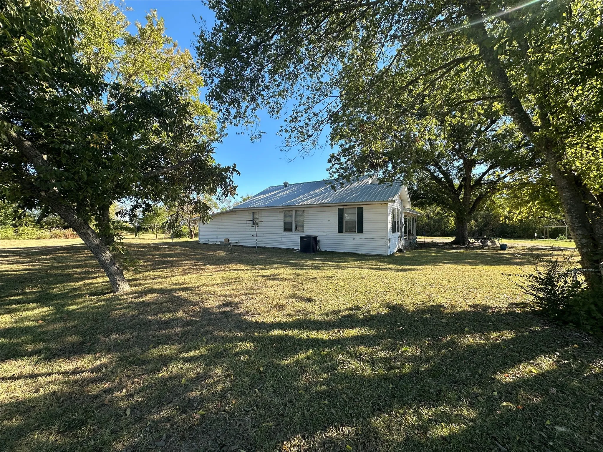 Single Family Residence For Sale in Limestone County , 492 Lcr 431, Mexia, Texas 76667, 3 Bedrooms, 2 Bathrooms, 2 Garage spaces, 1,456 Sqft, built in 1930, Price $169,900, mls#21348032, Real Estate Agent in Mexia, Homes For Sale in Limestone county, Homes For Sale in Mexia, Realtor in Mexia Texas, Real Estate Brokerage Independent Realty Texas, Luminita Cordes Realtor