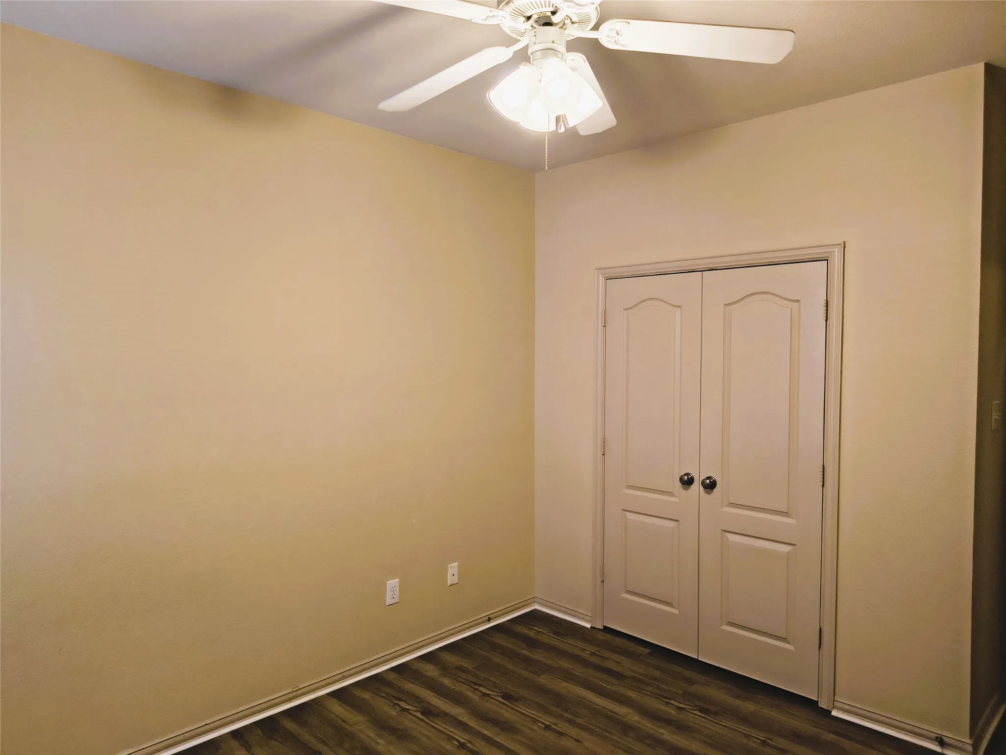 Townhouse For Rent in Tarrant County , 5725 Swords Drive, Fort Worth, Texas 76137, 3 Bedroom, 2 Bathroom, 1 Garage spaces, 1,357 Sqft, built in 2001, mls#21348086, Real Estate Agent in Fort Worth, Homes For Rent in Tarrant county, Homes For Rent in Fort Worth, Realtor in Fort Worth Texas, Real Estate Brokerage Independent Realty Texas, Luminita Cordes Realtor