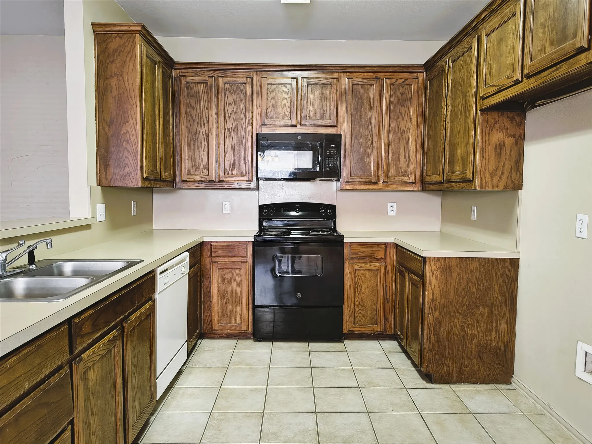 Townhouse For Rent in Tarrant County , 5725 Swords Drive, Fort Worth, Texas 76137, 3 Bedroom, 2 Bathroom, 1 Garage spaces, 1,357 Sqft, built in 2001, mls#21348086, Real Estate Agent in Fort Worth, Homes For Rent in Tarrant county, Homes For Rent in Fort Worth, Realtor in Fort Worth Texas, Real Estate Brokerage Independent Realty Texas, Luminita Cordes Realtor