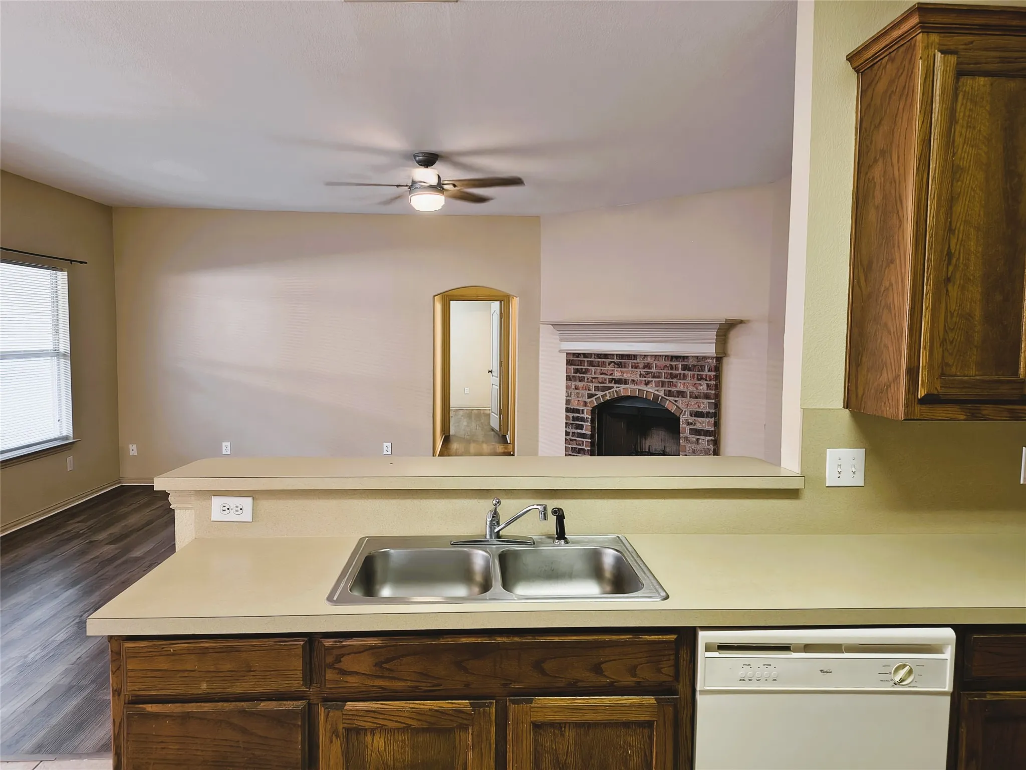 Townhouse For Rent in Tarrant County , 5725 Swords Drive, Fort Worth, Texas 76137, 3 Bedroom, 2 Bathroom, 1 Garage spaces, 1,357 Sqft, built in 2001, mls#21348086, Real Estate Agent in Fort Worth, Homes For Rent in Tarrant county, Homes For Rent in Fort Worth, Realtor in Fort Worth Texas, Real Estate Brokerage Independent Realty Texas, Luminita Cordes Realtor