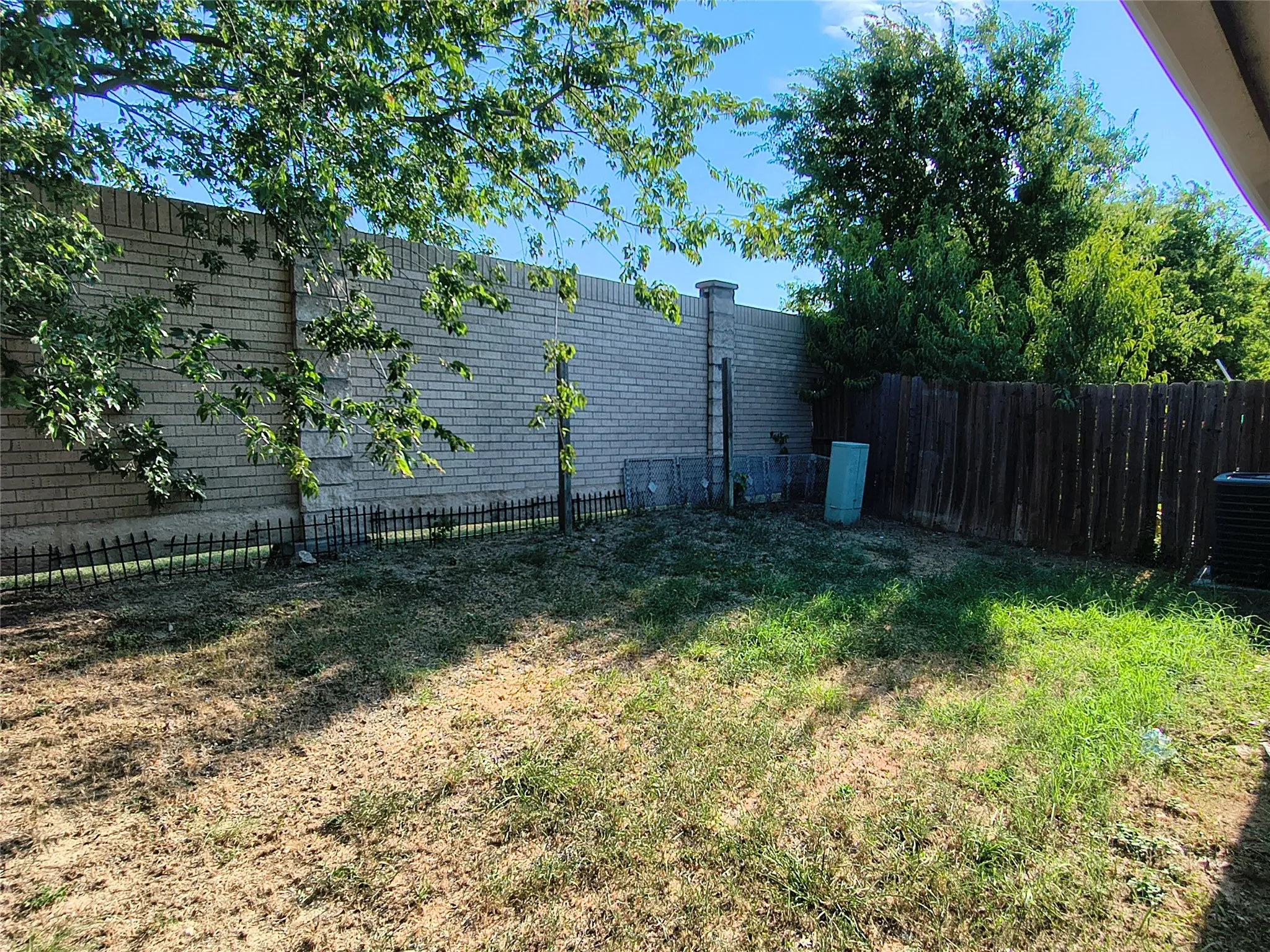 Townhouse For Rent in Tarrant County , 5725 Swords Drive, Fort Worth, Texas 76137, 3 Bedroom, 2 Bathroom, 1 Garage spaces, 1,357 Sqft, built in 2001, mls#21348086, Real Estate Agent in Fort Worth, Homes For Rent in Tarrant county, Homes For Rent in Fort Worth, Realtor in Fort Worth Texas, Real Estate Brokerage Independent Realty Texas, Luminita Cordes Realtor