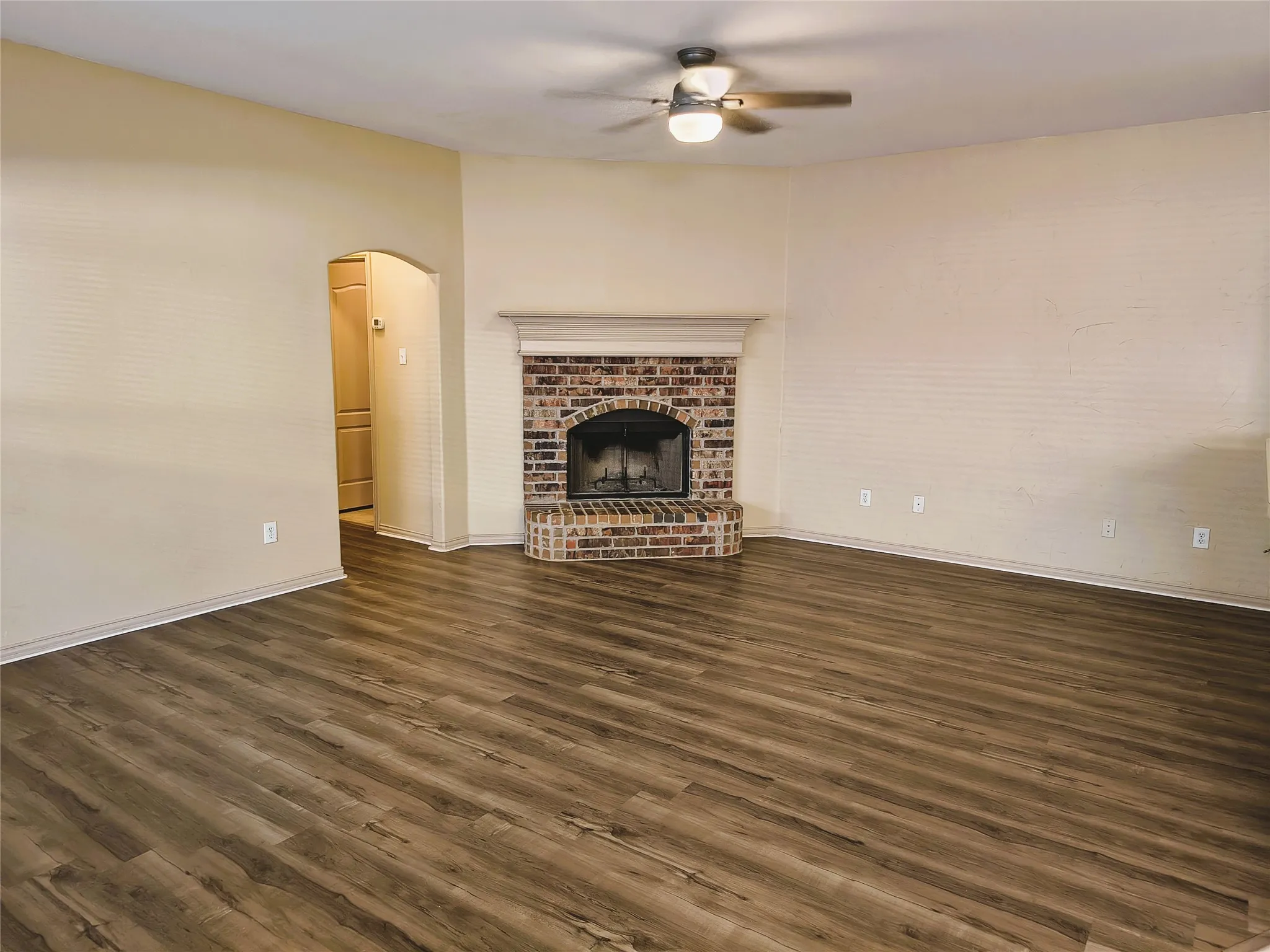 Townhouse For Rent in Tarrant County , 5725 Swords Drive, Fort Worth, Texas 76137, 3 Bedroom, 2 Bathroom, 1 Garage spaces, 1,357 Sqft, built in 2001, mls#21348086, Real Estate Agent in Fort Worth, Homes For Rent in Tarrant county, Homes For Rent in Fort Worth, Realtor in Fort Worth Texas, Real Estate Brokerage Independent Realty Texas, Luminita Cordes Realtor
