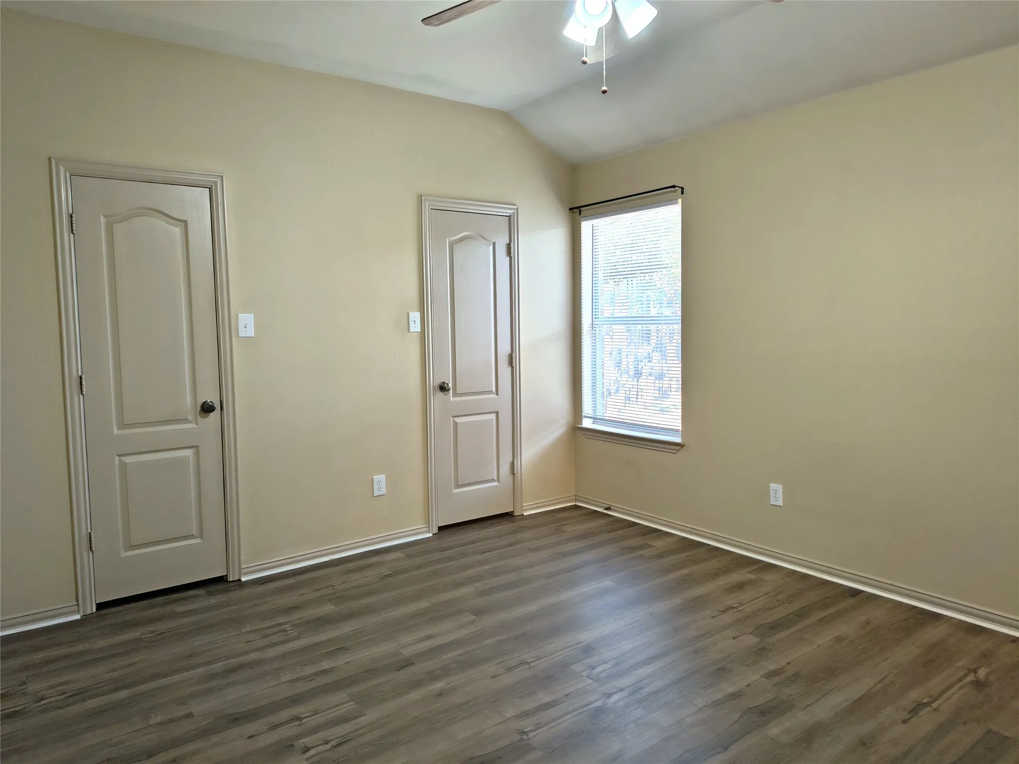 Townhouse For Rent in Tarrant County , 5725 Swords Drive, Fort Worth, Texas 76137, 3 Bedroom, 2 Bathroom, 1 Garage spaces, 1,357 Sqft, built in 2001, mls#21348086, Real Estate Agent in Fort Worth, Homes For Rent in Tarrant county, Homes For Rent in Fort Worth, Realtor in Fort Worth Texas, Real Estate Brokerage Independent Realty Texas, Luminita Cordes Realtor