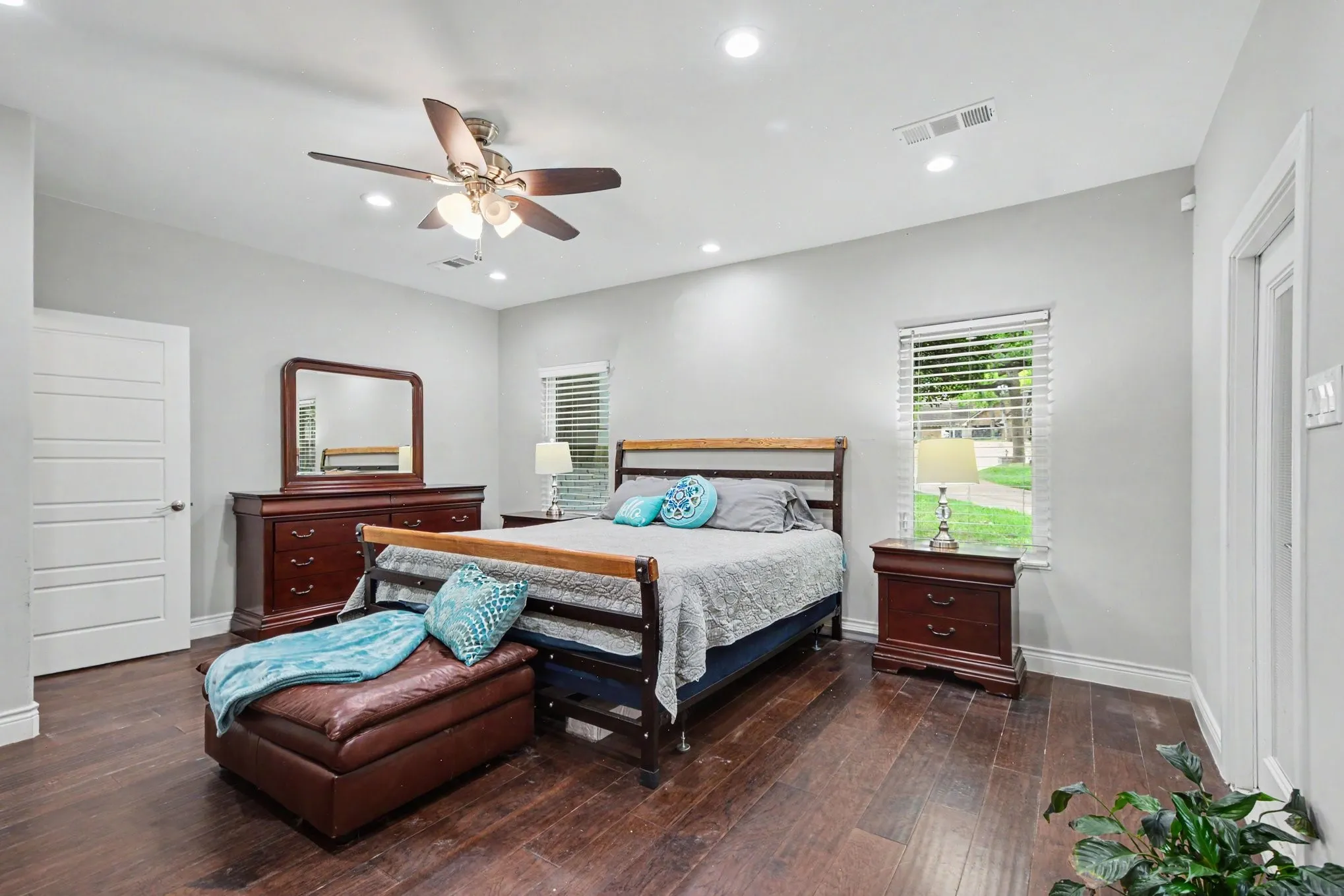Spacious room featuring wood-finish flooring, recessed lighting, and a ceiling fan