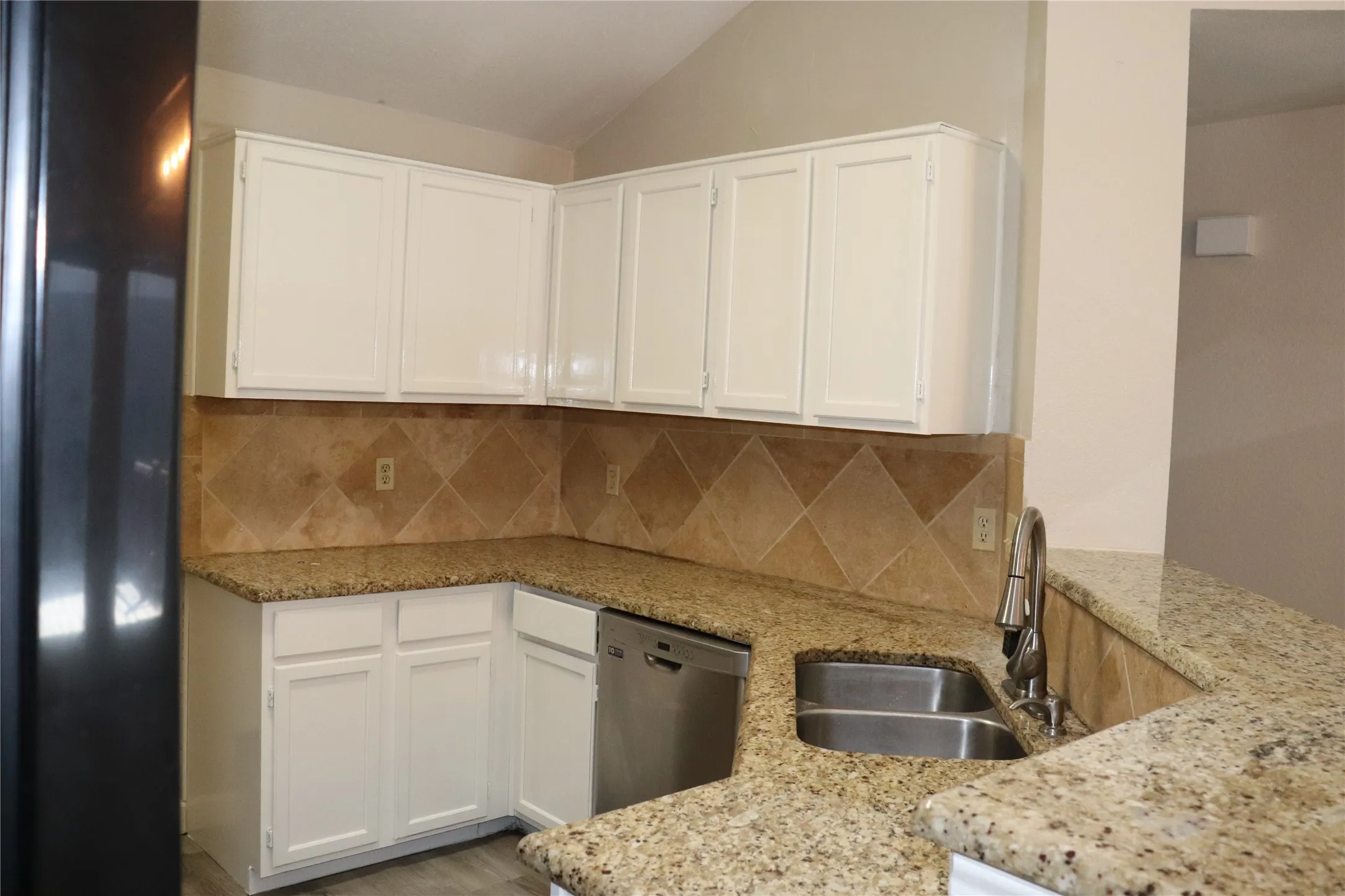 Single Family Residence For Sale in Collin County , 1600 Mountain Side Drive, Allen, Texas 75002, 3 Bedroom, 2 Bathroom, 2 Garage spaces, 1,410 Sqft, built in 1986, mls#21347538, Real Estate Agent in Allen, Homes For Sale in Collin county, Homes For Sale in Allen, Realtor in Allen Texas, Real Estate Brokerage Independent Realty Texas, Luminita Cordes Realtor