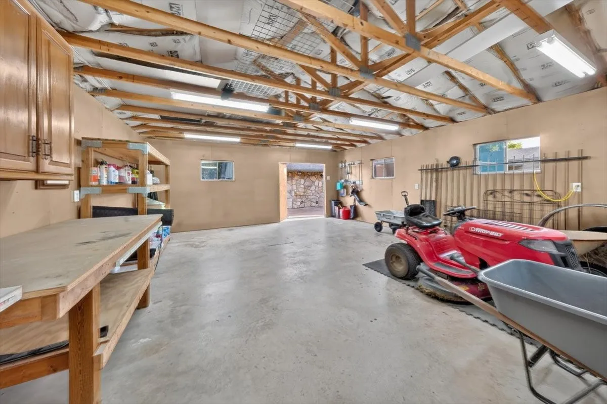 Single Family Residence For Sale in Tarrant County , 1845 Summer Lane, Keller, Texas 76262, 4 Bedroom, 4 Bathroom, 2 Garage spaces, 3,207 Sqft, built in 1983, mls#21348023, Real Estate Agent in Keller, Homes For Sale in Tarrant county, Homes For Sale in Keller, Realtor in Keller Texas, Real Estate Brokerage Independent Realty Texas, Luminita Cordes Realtor