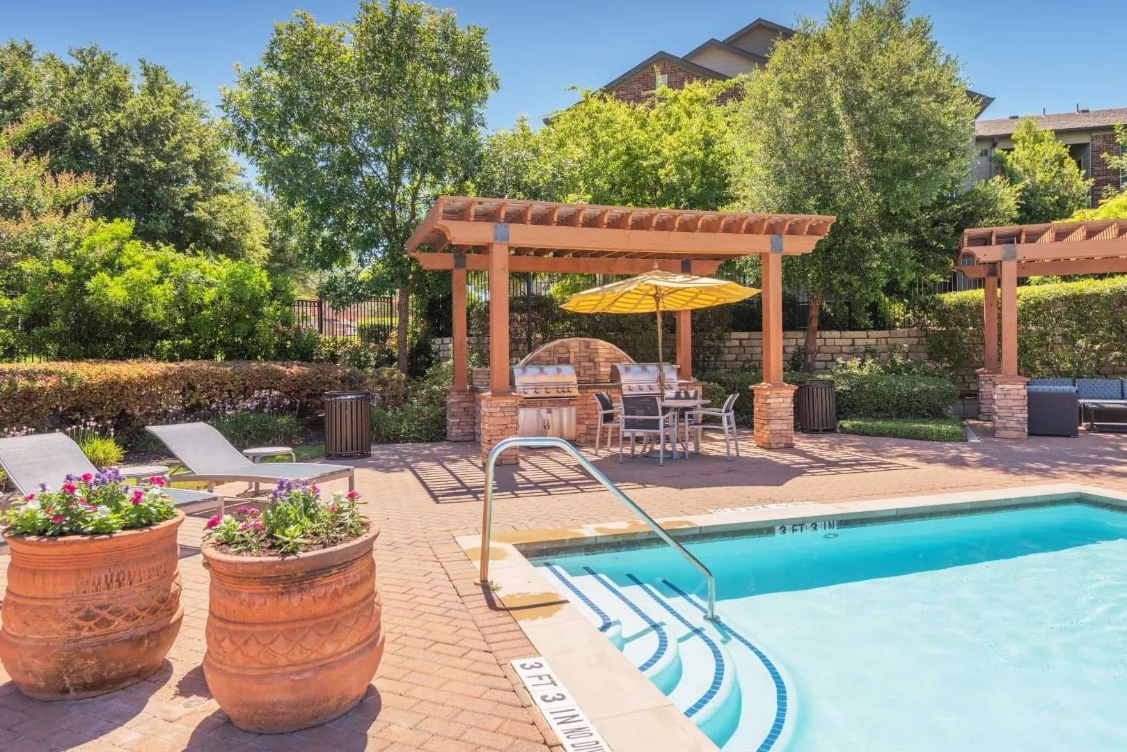 Receive up to 8 Weeks Free on all Floorplans + WIN FREE RENT FOR ONE YEAR