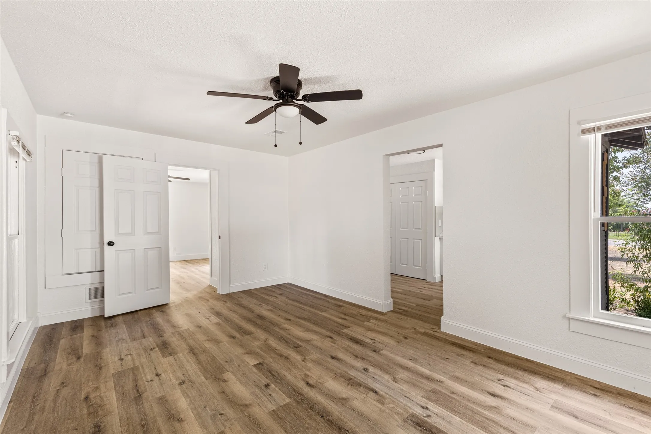 Single Family Residence For Sale in Wise County , 1005 N Trinity Street, Decatur, Texas 76234, 5 Bedroom, 3 Bathroom, Garage spaces, 2,473 Sqft, built in 1930, mls#21348108, Real Estate Agent in Decatur, Homes For Sale in Wise county, Homes For Sale in Decatur, Realtor in Decatur Texas, Real Estate Brokerage Independent Realty Texas, Luminita Cordes Realtor
