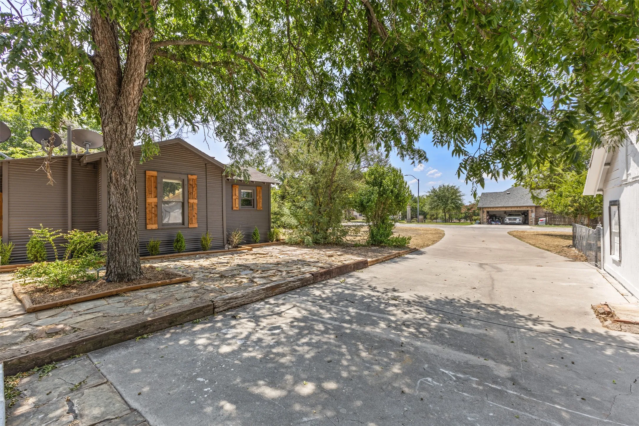 Single Family Residence For Sale in Wise County , 1005 N Trinity Street, Decatur, Texas 76234, 5 Bedroom, 3 Bathroom, Garage spaces, 2,473 Sqft, built in 1930, mls#21348108, Real Estate Agent in Decatur, Homes For Sale in Wise county, Homes For Sale in Decatur, Realtor in Decatur Texas, Real Estate Brokerage Independent Realty Texas, Luminita Cordes Realtor