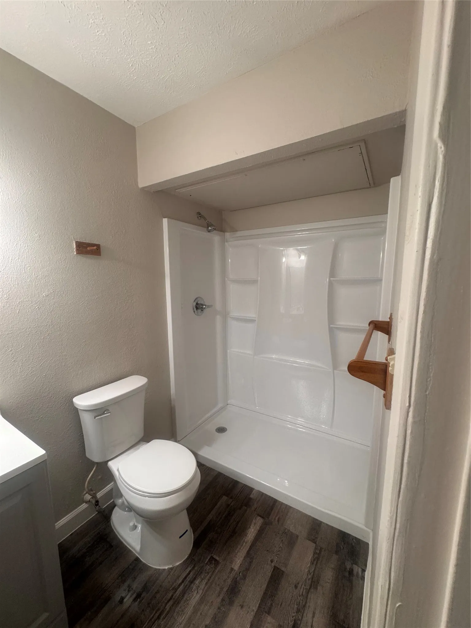Single Family Residence For Rent in Denton County , 5528 Gibson Drive, The Colony, Texas 75056, 3 Bedroom, 2 Bathroom, 2 Garage spaces, 1,249 Sqft, built in 1974, mls#21348116, Real Estate Agent in The Colony, Homes For Rent in Denton county, Homes For Rent in The Colony, Realtor in The Colony Texas, Real Estate Brokerage Independent Realty Texas, Luminita Cordes Realtor