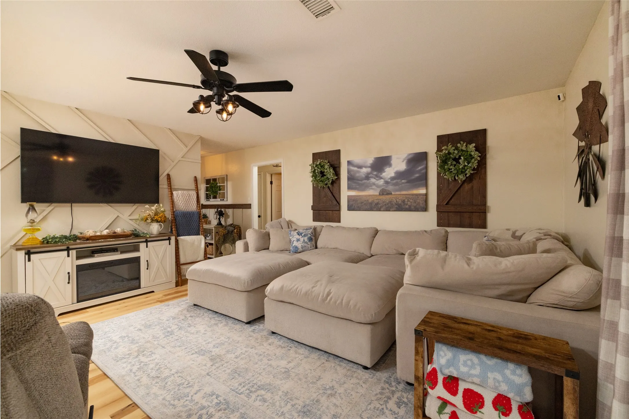 Single Family Residence For Sale in Cooke County , 239 S Pine Street, Muenster, Texas 76252, 3 Bedrooms, 2 Bathrooms, 1 Garage spaces, 1,374 Sqft, built in 1976, Price $295,000, mls#21347860, Real Estate Agent in Muenster, Homes For Sale in Cooke county, Homes For Sale in Muenster, Realtor in Muenster Texas, Real Estate Brokerage Independent Realty Texas, Luminita Cordes Realtor
