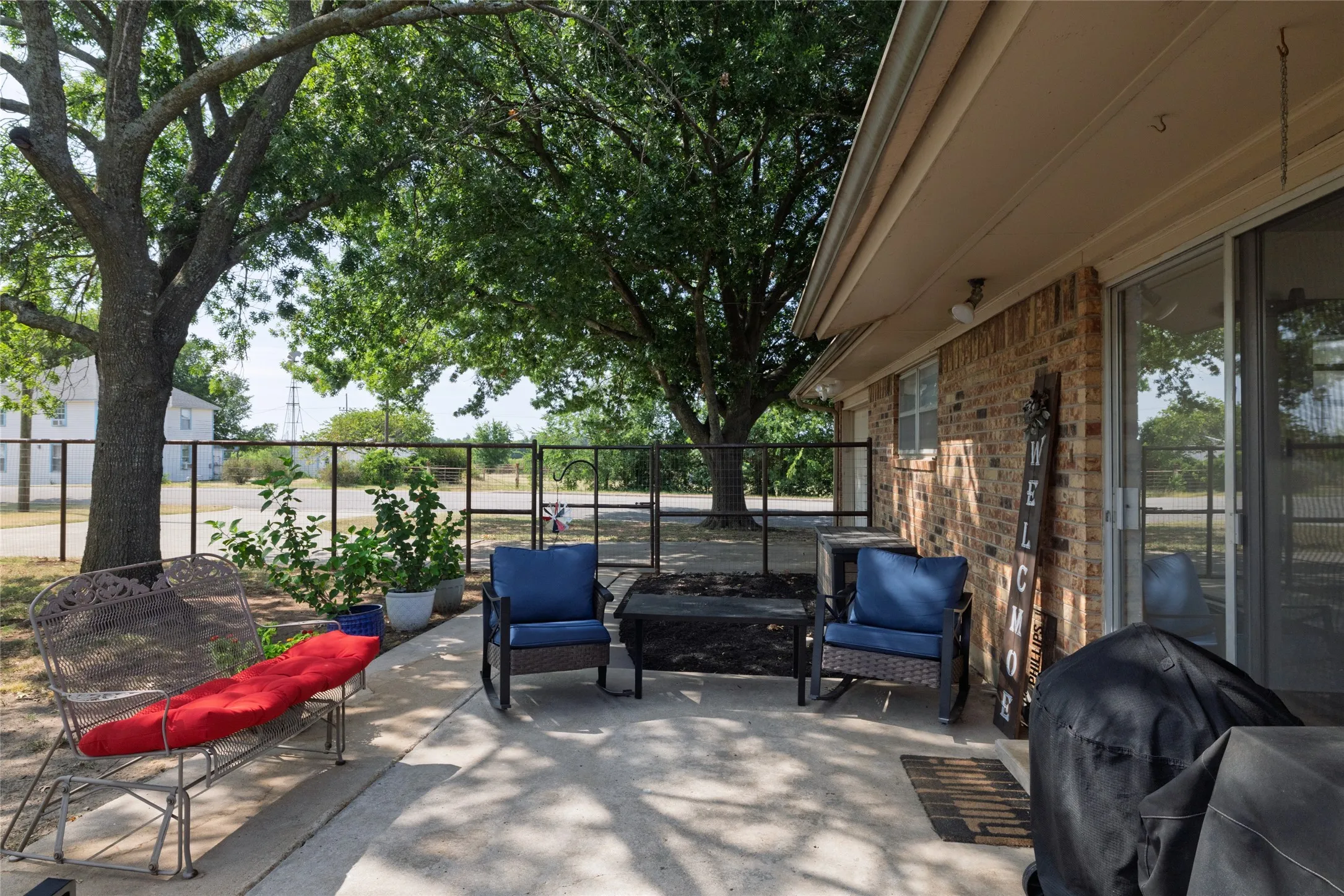 Single Family Residence For Sale in Cooke County , 239 S Pine Street, Muenster, Texas 76252, 3 Bedrooms, 2 Bathrooms, 1 Garage spaces, 1,374 Sqft, built in 1976, Price $295,000, mls#21347860, Real Estate Agent in Muenster, Homes For Sale in Cooke county, Homes For Sale in Muenster, Realtor in Muenster Texas, Real Estate Brokerage Independent Realty Texas, Luminita Cordes Realtor