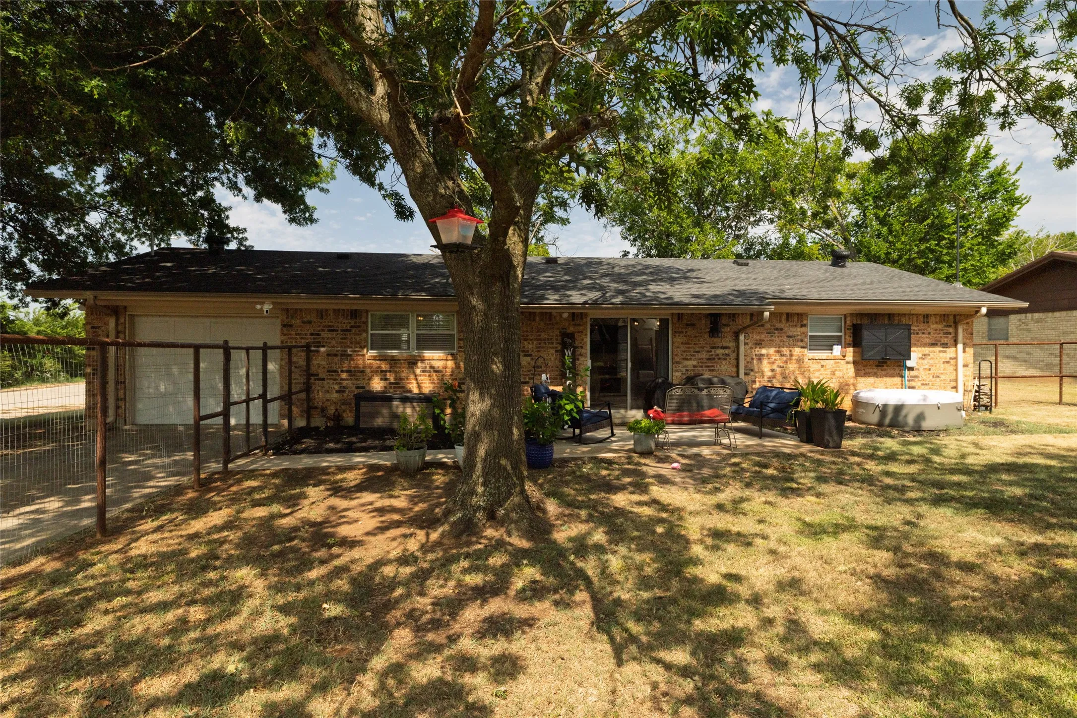Single Family Residence For Sale in Cooke County , 239 S Pine Street, Muenster, Texas 76252, 3 Bedrooms, 2 Bathrooms, 1 Garage spaces, 1,374 Sqft, built in 1976, Price $295,000, mls#21347860, Real Estate Agent in Muenster, Homes For Sale in Cooke county, Homes For Sale in Muenster, Realtor in Muenster Texas, Real Estate Brokerage Independent Realty Texas, Luminita Cordes Realtor