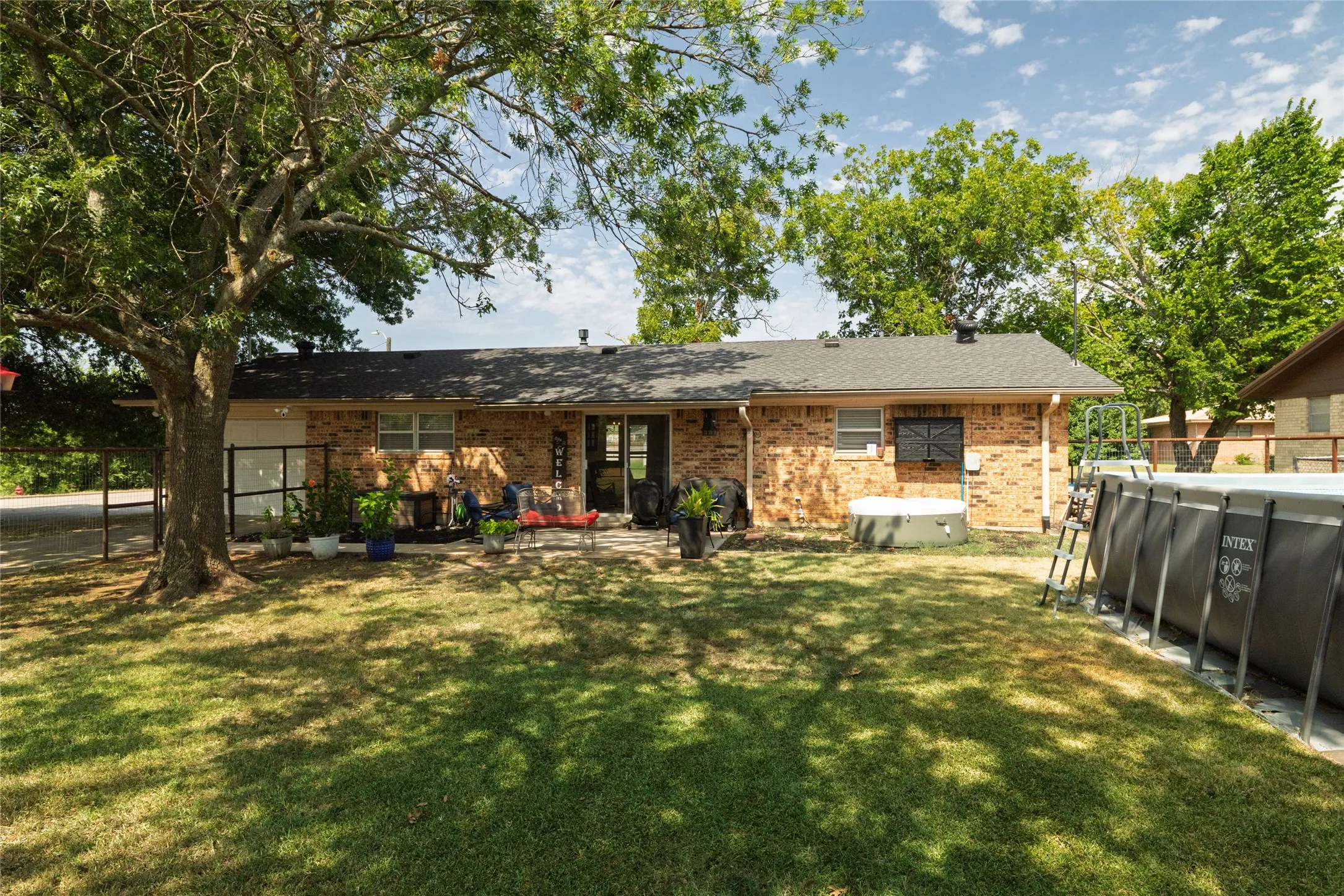 Single Family Residence For Sale in Cooke County , 239 S Pine Street, Muenster, Texas 76252, 3 Bedrooms, 2 Bathrooms, 1 Garage spaces, 1,374 Sqft, built in 1976, Price $295,000, mls#21347860, Real Estate Agent in Muenster, Homes For Sale in Cooke county, Homes For Sale in Muenster, Realtor in Muenster Texas, Real Estate Brokerage Independent Realty Texas, Luminita Cordes Realtor