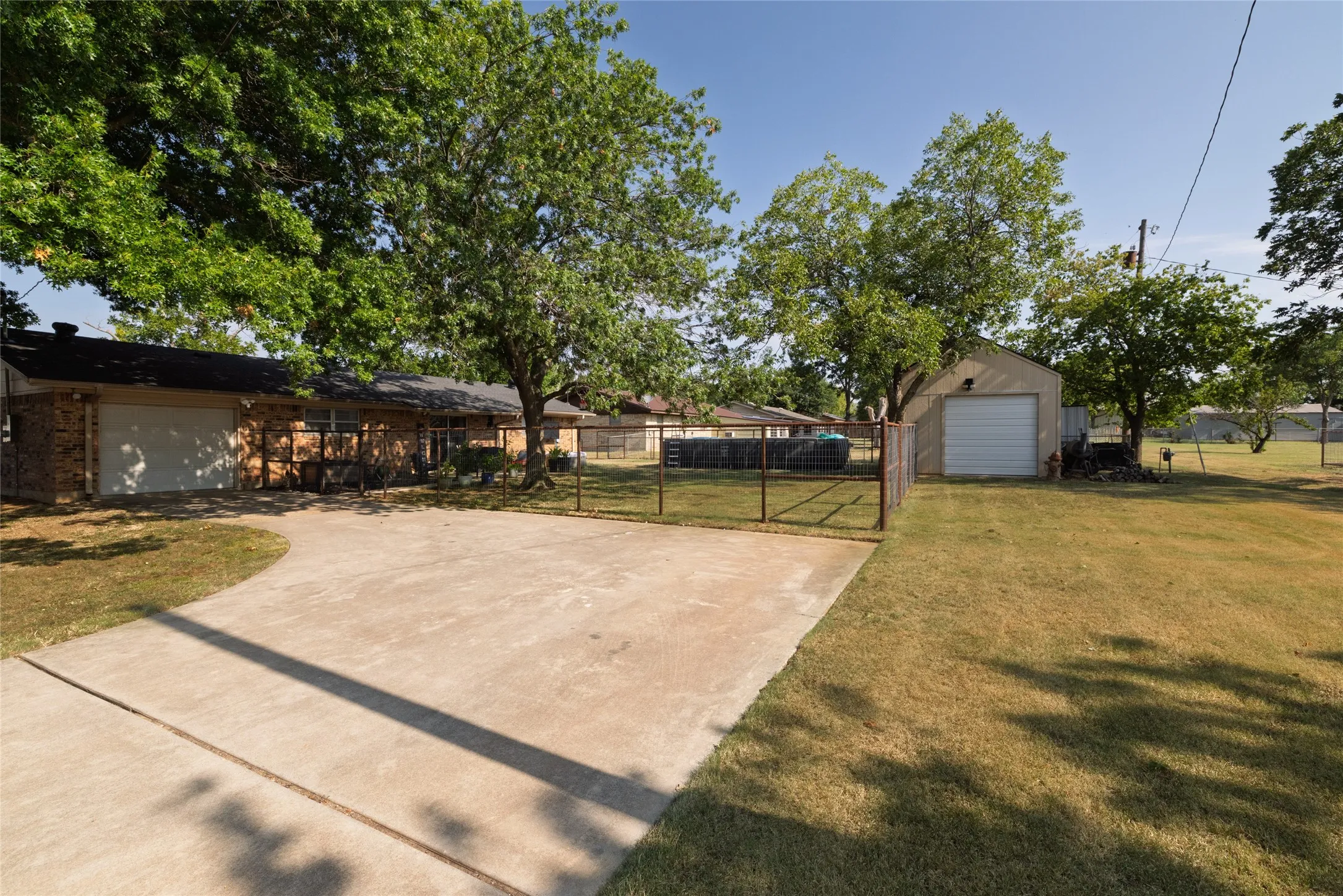 Single Family Residence For Sale in Cooke County , 239 S Pine Street, Muenster, Texas 76252, 3 Bedrooms, 2 Bathrooms, 1 Garage spaces, 1,374 Sqft, built in 1976, Price $295,000, mls#21347860, Real Estate Agent in Muenster, Homes For Sale in Cooke county, Homes For Sale in Muenster, Realtor in Muenster Texas, Real Estate Brokerage Independent Realty Texas, Luminita Cordes Realtor