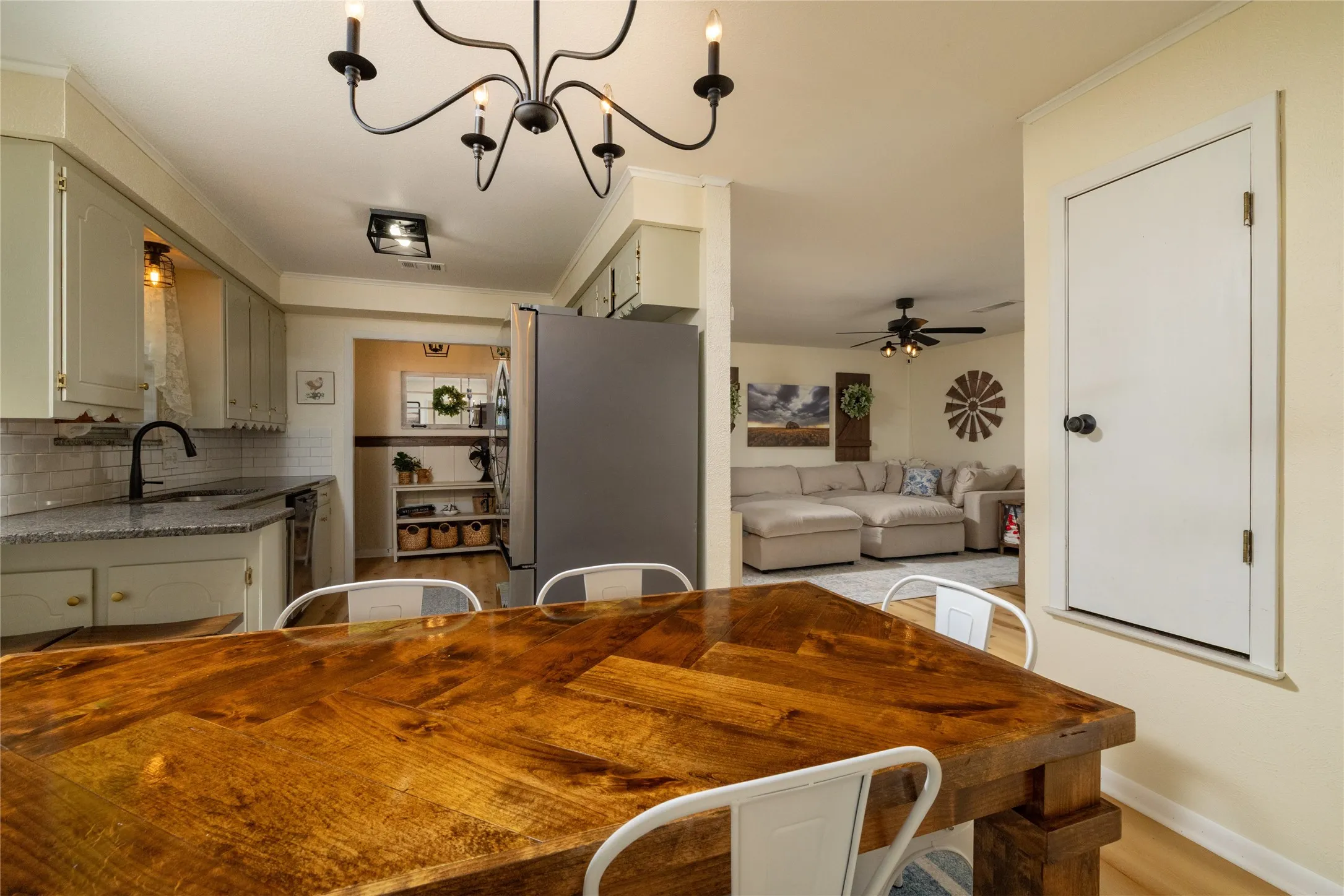 Single Family Residence For Sale in Cooke County , 239 S Pine Street, Muenster, Texas 76252, 3 Bedrooms, 2 Bathrooms, 1 Garage spaces, 1,374 Sqft, built in 1976, Price $295,000, mls#21347860, Real Estate Agent in Muenster, Homes For Sale in Cooke county, Homes For Sale in Muenster, Realtor in Muenster Texas, Real Estate Brokerage Independent Realty Texas, Luminita Cordes Realtor