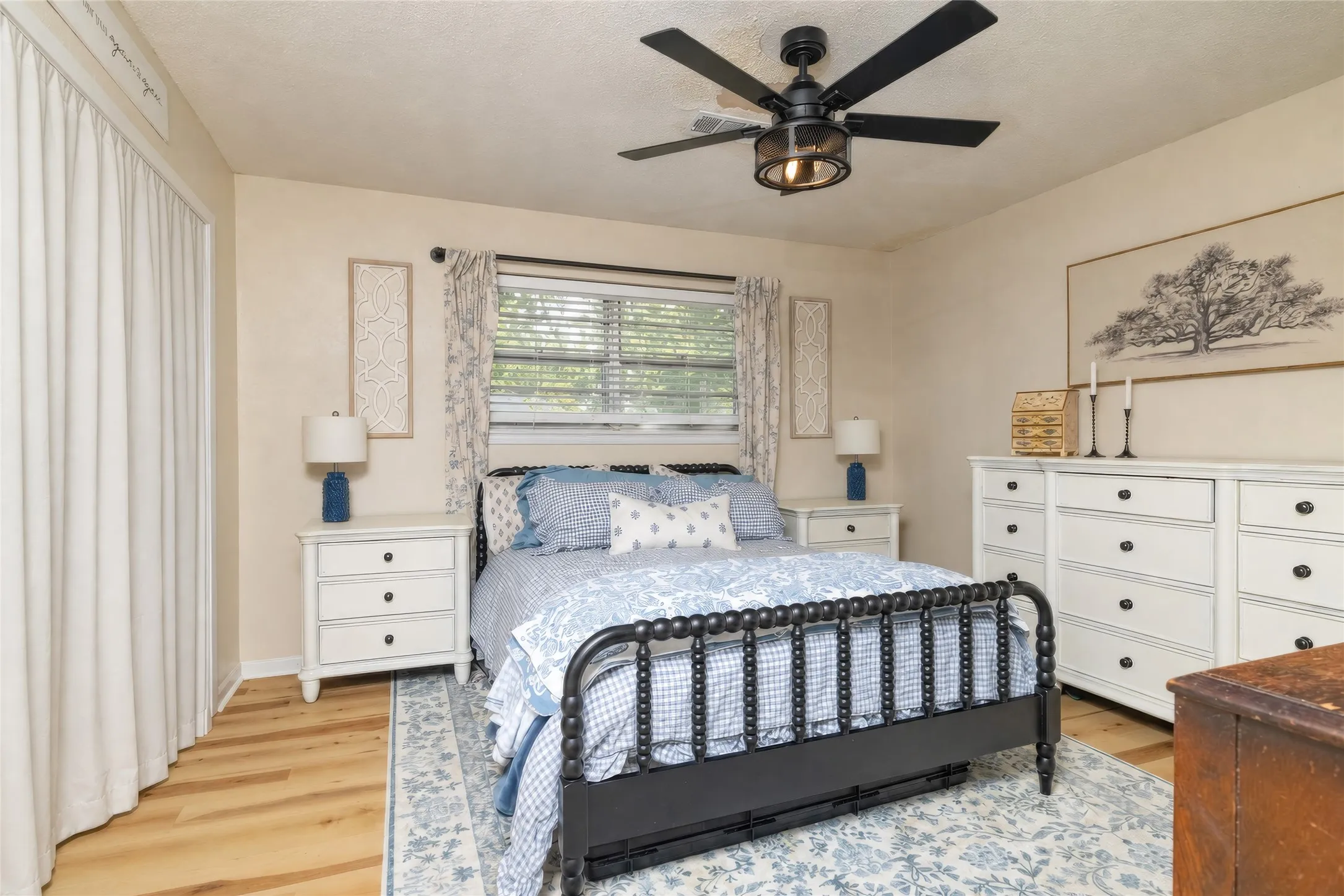 Single Family Residence For Sale in Cooke County , 239 S Pine Street, Muenster, Texas 76252, 3 Bedrooms, 2 Bathrooms, 1 Garage spaces, 1,374 Sqft, built in 1976, Price $295,000, mls#21347860, Real Estate Agent in Muenster, Homes For Sale in Cooke county, Homes For Sale in Muenster, Realtor in Muenster Texas, Real Estate Brokerage Independent Realty Texas, Luminita Cordes Realtor