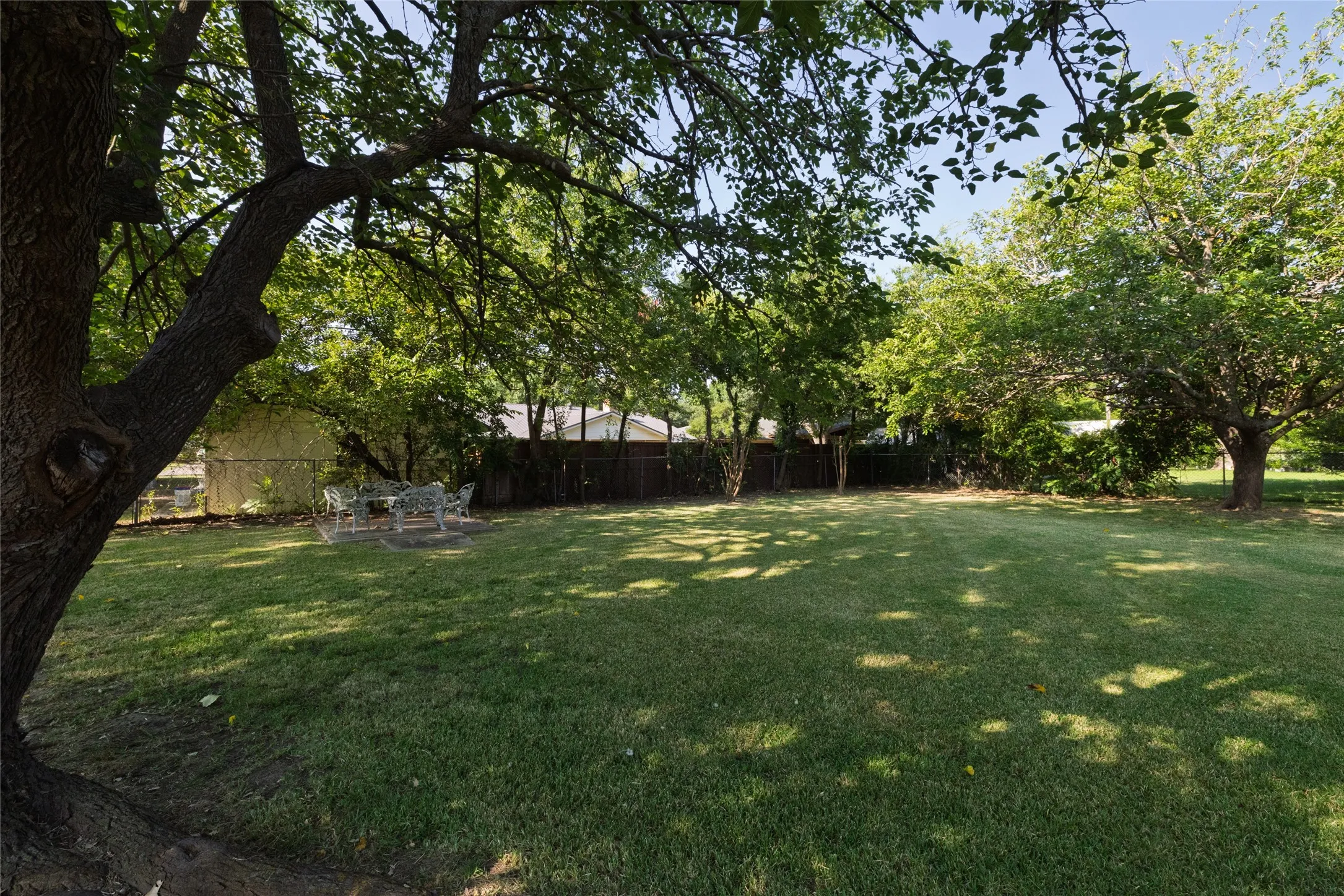 Single Family Residence For Sale in Cooke County , 2002 Redbud Road, Gainesville, Texas 76240, 2 Bedroom, 2 Bathroom, 2 Garage spaces, 1,409 Sqft, built in 1974, mls#21347923, Real Estate Agent in Gainesville, Homes For Sale in Cooke county, Homes For Sale in Gainesville, Realtor in Gainesville Texas, Real Estate Brokerage Independent Realty Texas, Luminita Cordes Realtor