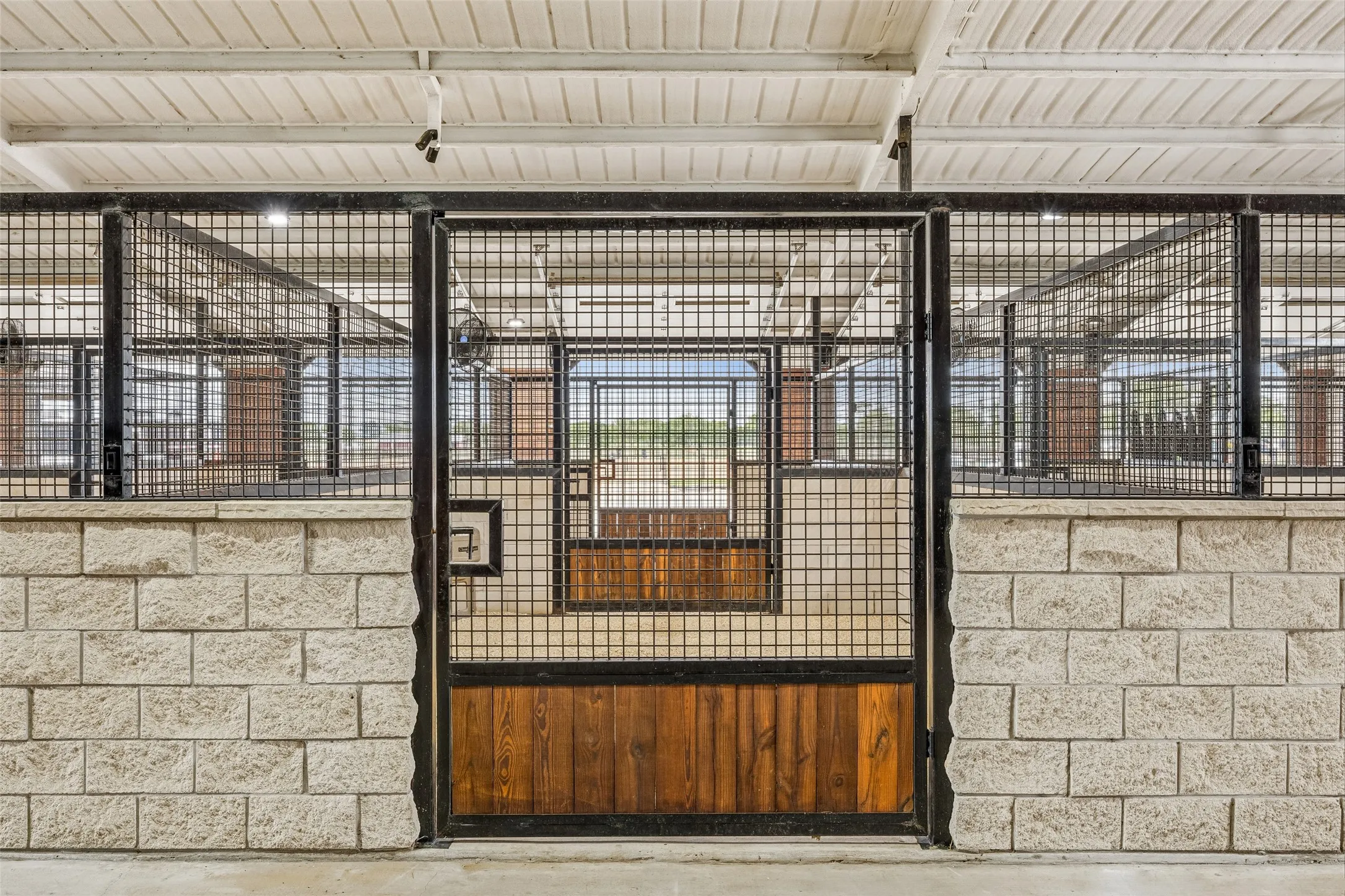 Farm For Sale in Grayson County , 14714 US Highway 377, Whitesboro, Texas 76273, 4 Bedroom, 3 Bathroom, 2 Garage spaces, 2,245 Sqft, built in 2007, mls#21332356, Real Estate Agent in Whitesboro, Homes For Sale in Grayson county, Homes For Sale in Whitesboro, Realtor in Whitesboro Texas, Real Estate Brokerage Independent Realty Texas, Luminita Cordes Realtor