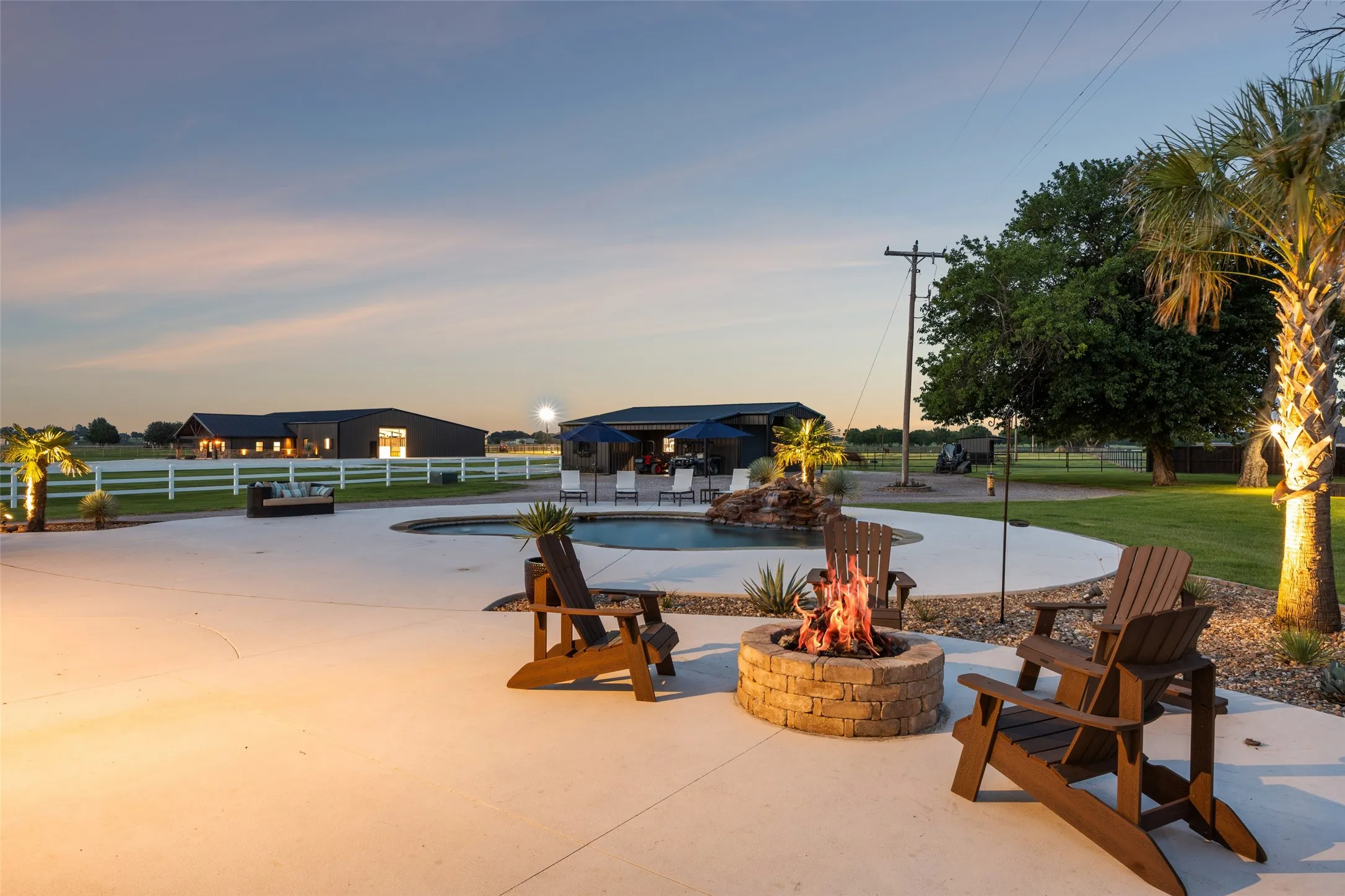 Gas fire pit perfect for entertaining or family evenings.