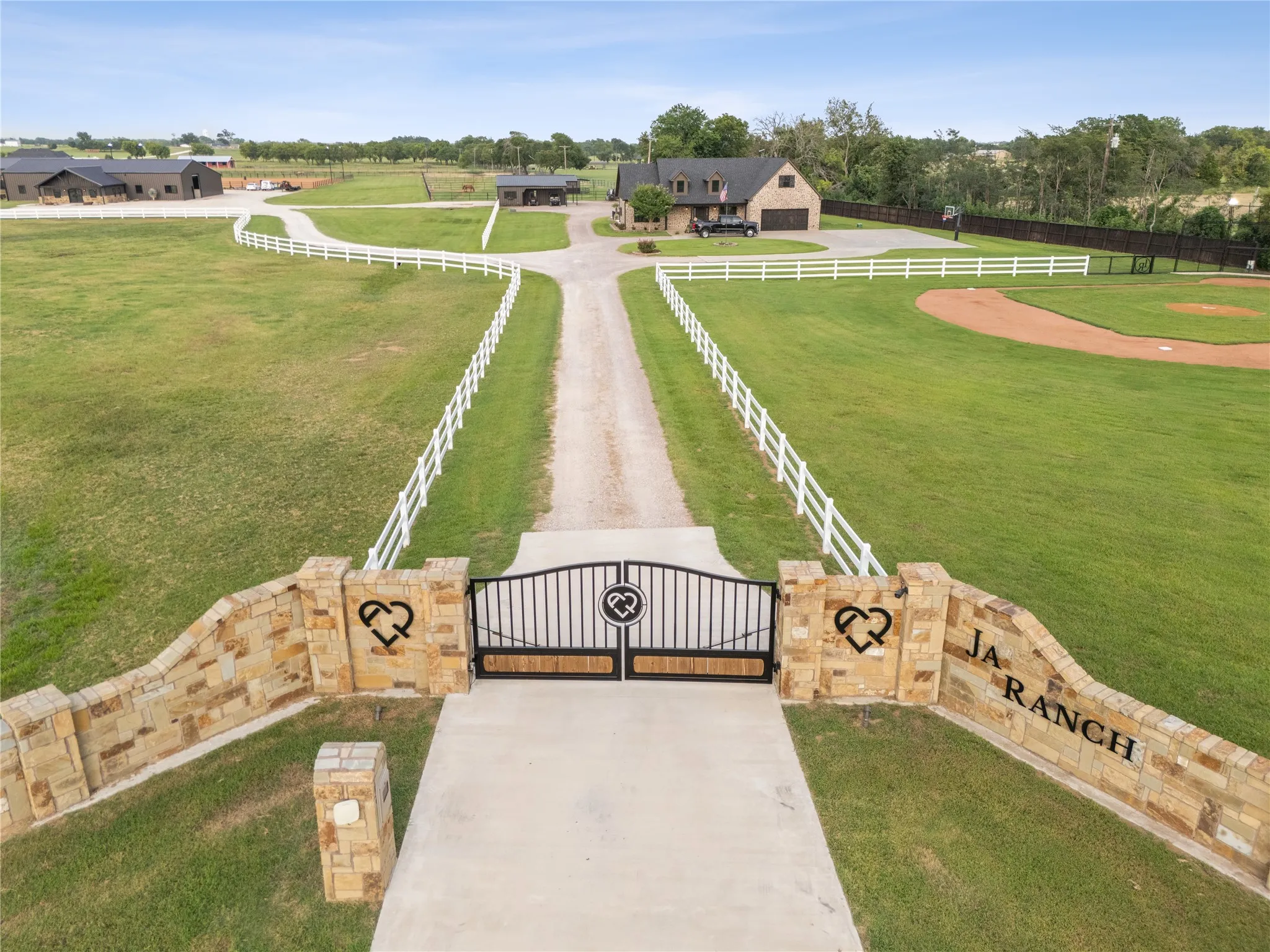 Stunning horse farm in prime location.