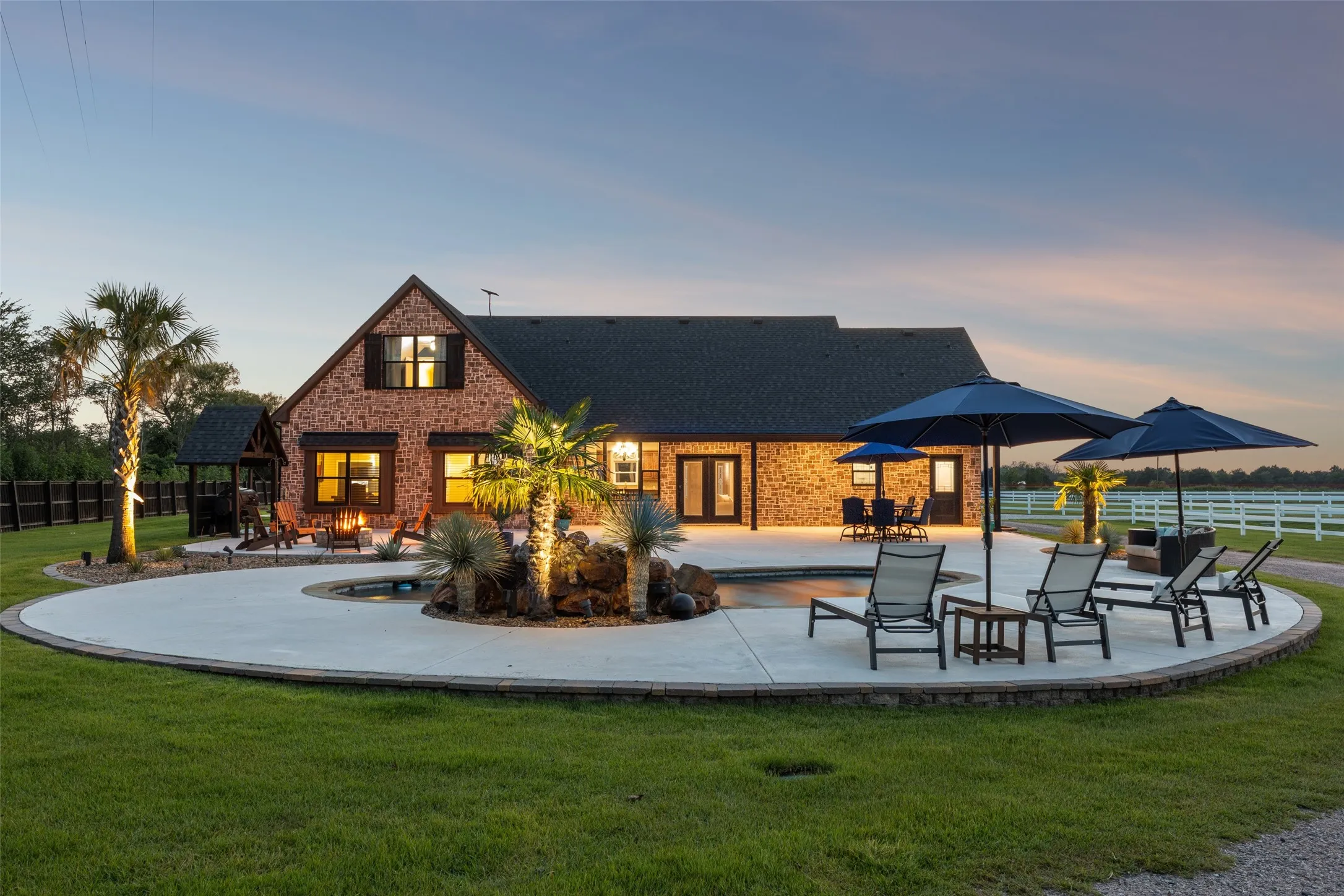 Back yard built for entertaining!