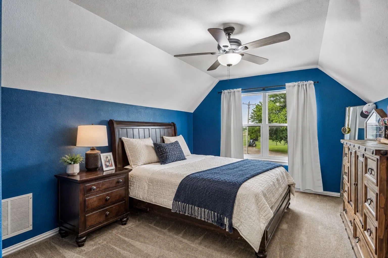 Secondary  bedroom upstairs