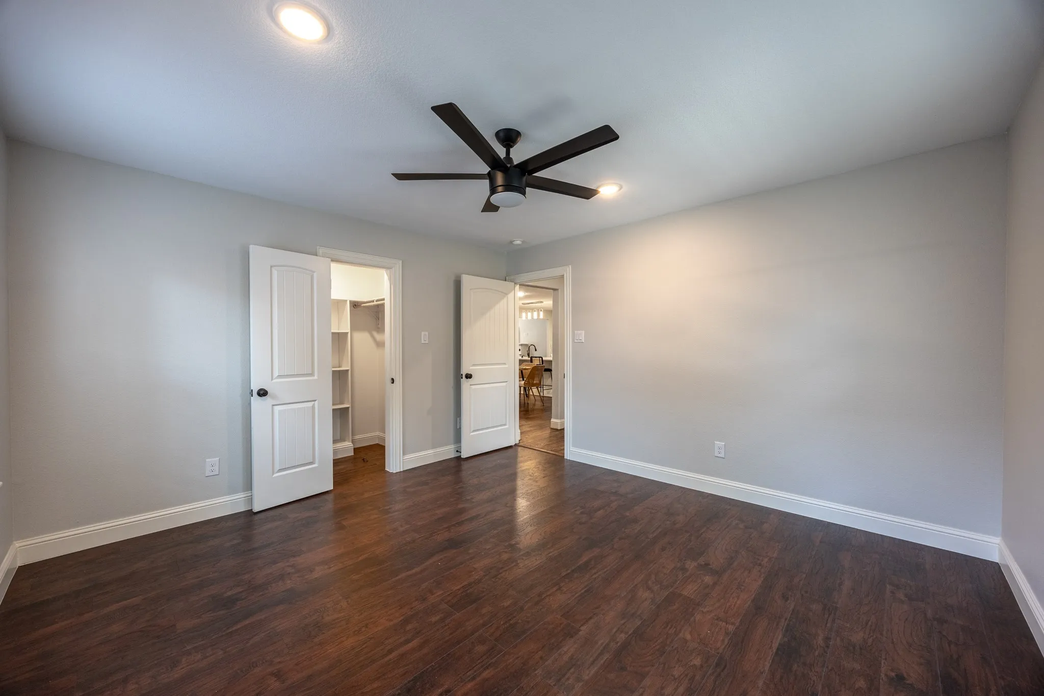 Single Family Residence For Sale in Tarrant County , 809 Haynes Avenue, Fort Worth, Texas 76103, 6 Bedroom, 4 Bathroom, Garage spaces, 2,700 Sqft, built in 1931, mls#21348088, Real Estate Agent in Fort Worth, Homes For Sale in Tarrant county, Homes For Sale in Fort Worth, Realtor in Fort Worth Texas, Real Estate Brokerage Independent Realty Texas, Luminita Cordes Realtor