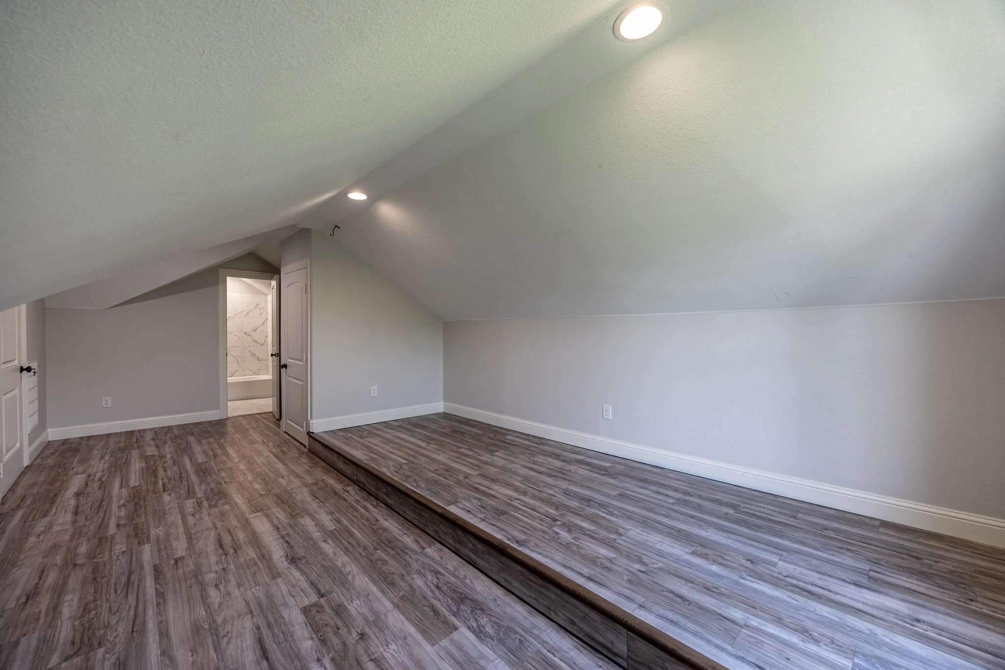 Single Family Residence For Sale in Tarrant County , 809 Haynes Avenue, Fort Worth, Texas 76103, 6 Bedroom, 4 Bathroom, Garage spaces, 2,700 Sqft, built in 1931, mls#21348088, Real Estate Agent in Fort Worth, Homes For Sale in Tarrant county, Homes For Sale in Fort Worth, Realtor in Fort Worth Texas, Real Estate Brokerage Independent Realty Texas, Luminita Cordes Realtor