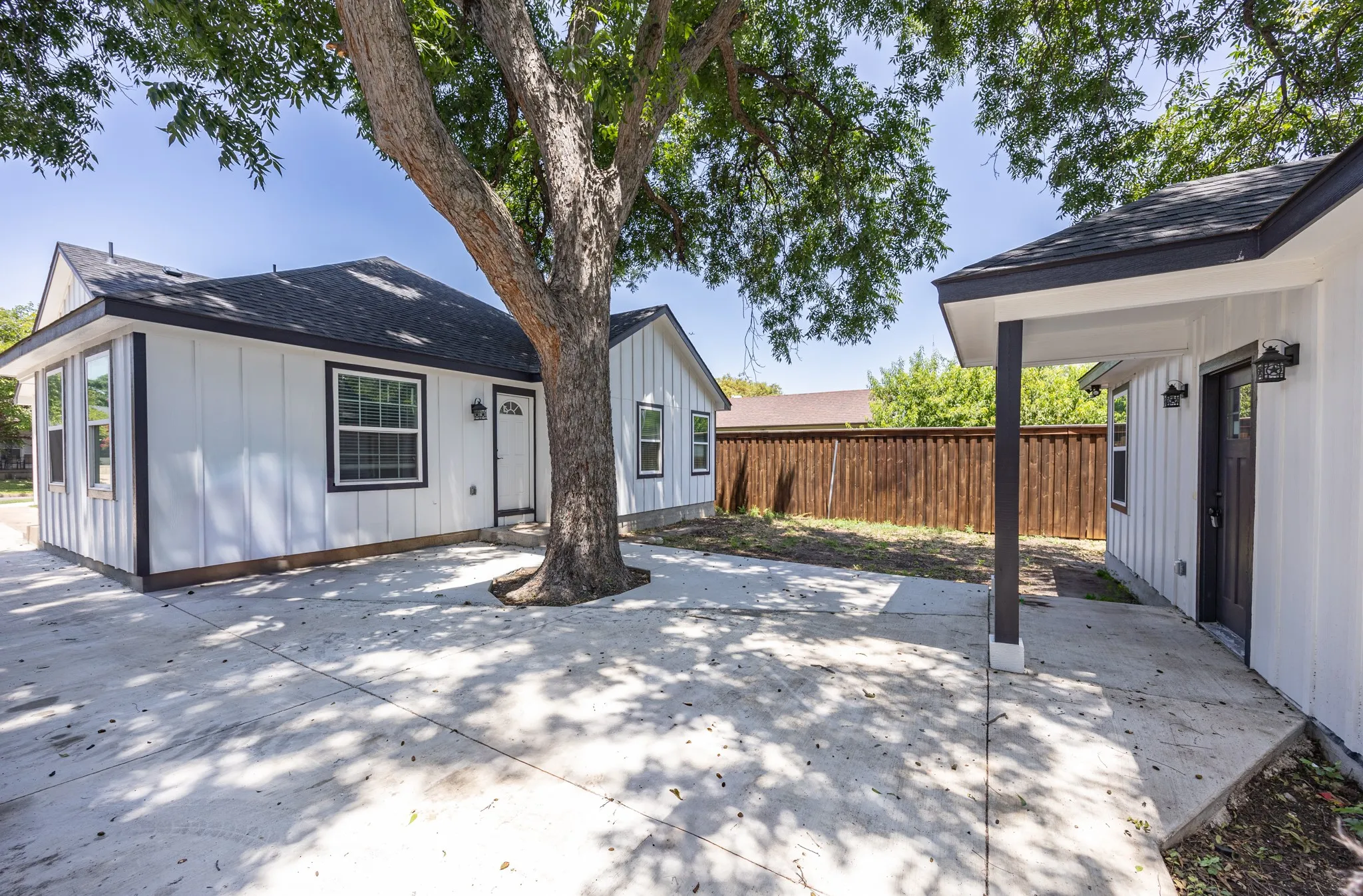 Single Family Residence For Sale in Tarrant County , 809 Haynes Avenue, Fort Worth, Texas 76103, 6 Bedroom, 4 Bathroom, Garage spaces, 2,700 Sqft, built in 1931, mls#21348088, Real Estate Agent in Fort Worth, Homes For Sale in Tarrant county, Homes For Sale in Fort Worth, Realtor in Fort Worth Texas, Real Estate Brokerage Independent Realty Texas, Luminita Cordes Realtor