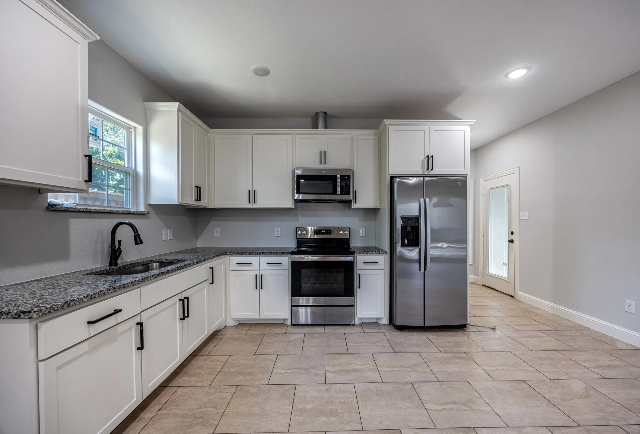 Single Family Residence For Sale in Tarrant County , 809 Haynes Avenue, Fort Worth, Texas 76103, 6 Bedroom, 4 Bathroom, Garage spaces, 2,700 Sqft, built in 1931, mls#21348088, Real Estate Agent in Fort Worth, Homes For Sale in Tarrant county, Homes For Sale in Fort Worth, Realtor in Fort Worth Texas, Real Estate Brokerage Independent Realty Texas, Luminita Cordes Realtor
