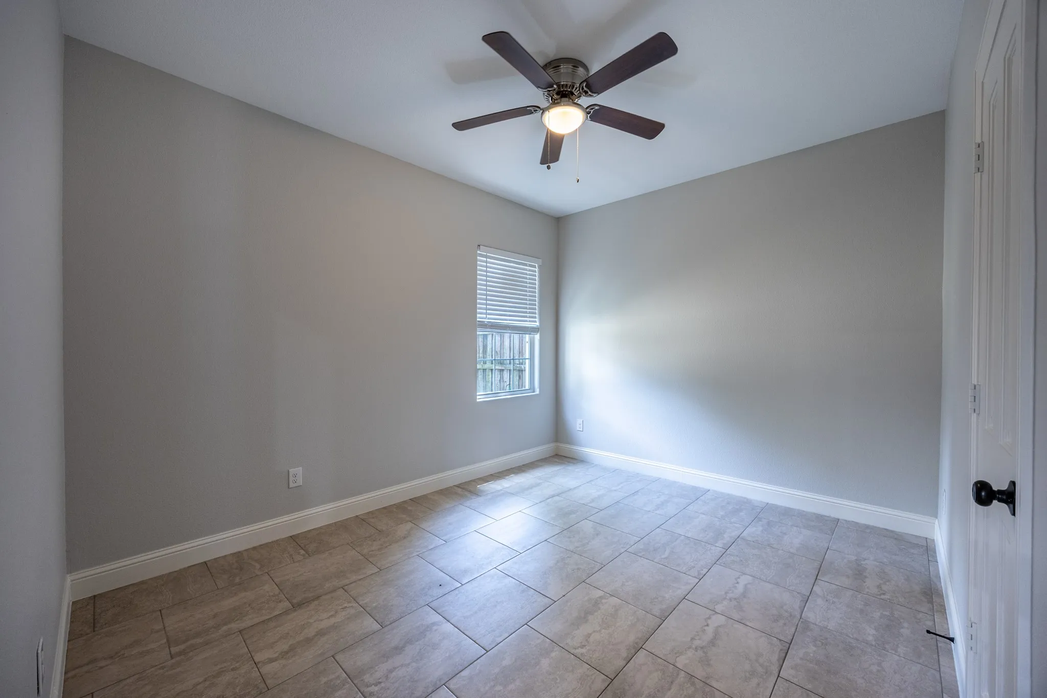 Single Family Residence For Sale in Tarrant County , 809 Haynes Avenue, Fort Worth, Texas 76103, 6 Bedroom, 4 Bathroom, Garage spaces, 2,700 Sqft, built in 1931, mls#21348088, Real Estate Agent in Fort Worth, Homes For Sale in Tarrant county, Homes For Sale in Fort Worth, Realtor in Fort Worth Texas, Real Estate Brokerage Independent Realty Texas, Luminita Cordes Realtor