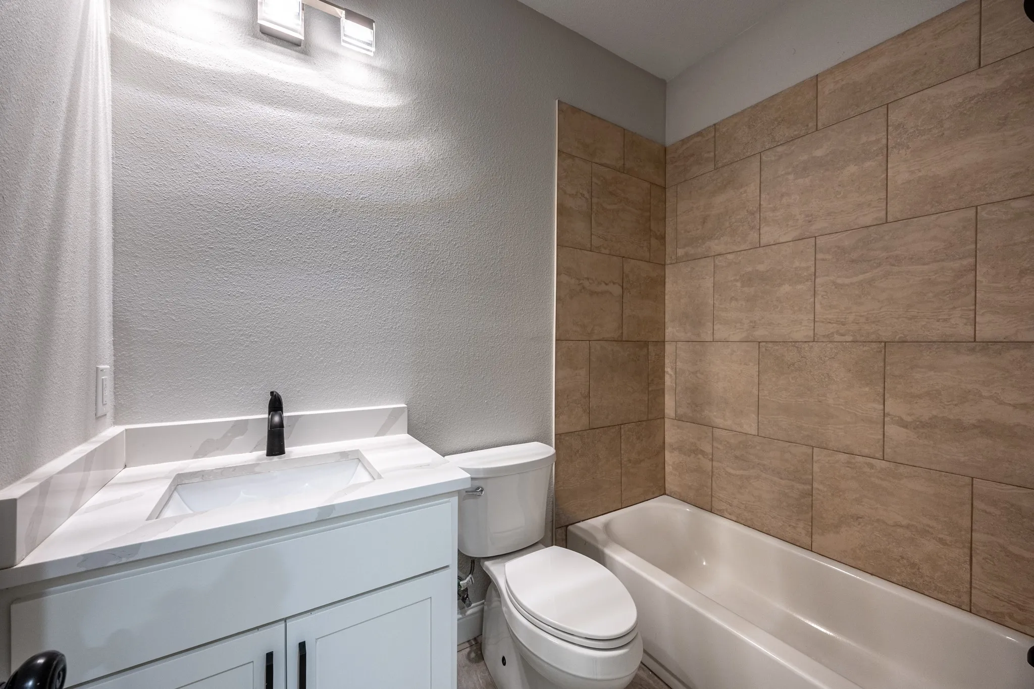 Single Family Residence For Sale in Tarrant County , 809 Haynes Avenue, Fort Worth, Texas 76103, 6 Bedroom, 4 Bathroom, Garage spaces, 2,700 Sqft, built in 1931, mls#21348088, Real Estate Agent in Fort Worth, Homes For Sale in Tarrant county, Homes For Sale in Fort Worth, Realtor in Fort Worth Texas, Real Estate Brokerage Independent Realty Texas, Luminita Cordes Realtor