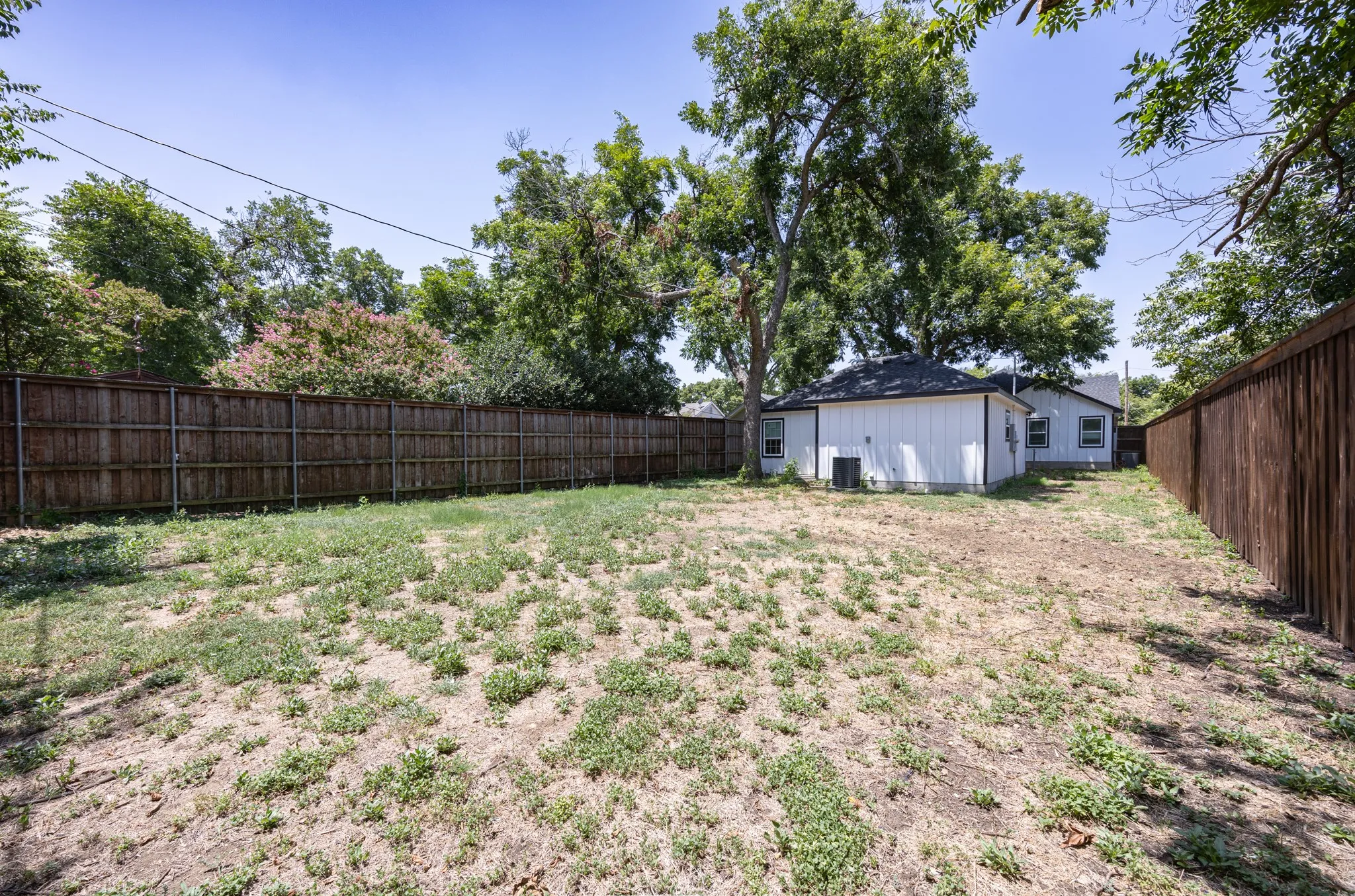 Single Family Residence For Sale in Tarrant County , 809 Haynes Avenue, Fort Worth, Texas 76103, 6 Bedroom, 4 Bathroom, Garage spaces, 2,700 Sqft, built in 1931, mls#21348088, Real Estate Agent in Fort Worth, Homes For Sale in Tarrant county, Homes For Sale in Fort Worth, Realtor in Fort Worth Texas, Real Estate Brokerage Independent Realty Texas, Luminita Cordes Realtor