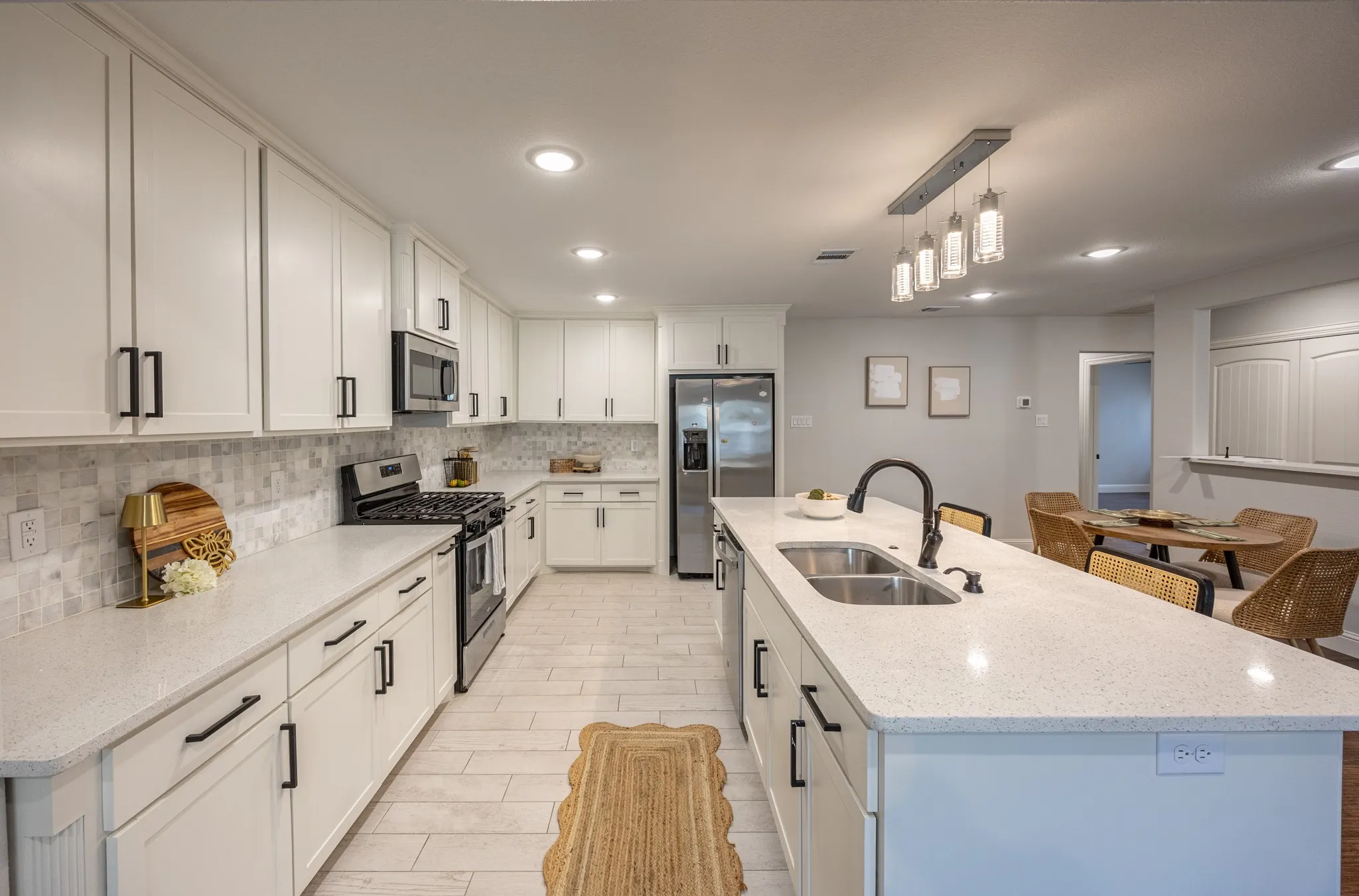 Single Family Residence For Sale in Tarrant County , 809 Haynes Avenue, Fort Worth, Texas 76103, 6 Bedroom, 4 Bathroom, Garage spaces, 2,700 Sqft, built in 1931, mls#21348088, Real Estate Agent in Fort Worth, Homes For Sale in Tarrant county, Homes For Sale in Fort Worth, Realtor in Fort Worth Texas, Real Estate Brokerage Independent Realty Texas, Luminita Cordes Realtor
