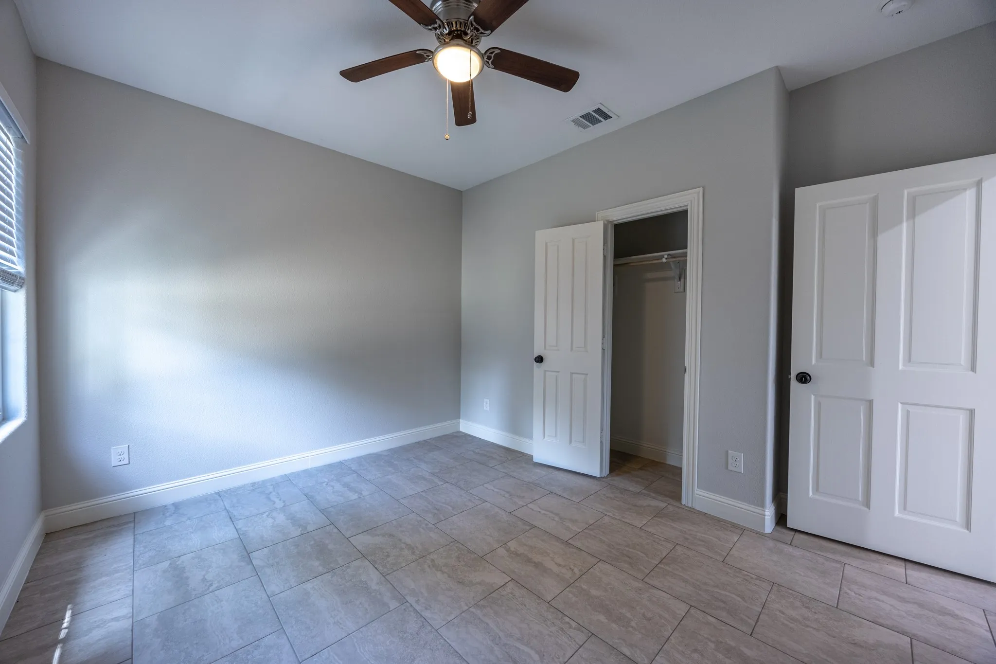 Single Family Residence For Sale in Tarrant County , 809 Haynes Avenue, Fort Worth, Texas 76103, 6 Bedroom, 4 Bathroom, Garage spaces, 2,700 Sqft, built in 1931, mls#21348088, Real Estate Agent in Fort Worth, Homes For Sale in Tarrant county, Homes For Sale in Fort Worth, Realtor in Fort Worth Texas, Real Estate Brokerage Independent Realty Texas, Luminita Cordes Realtor