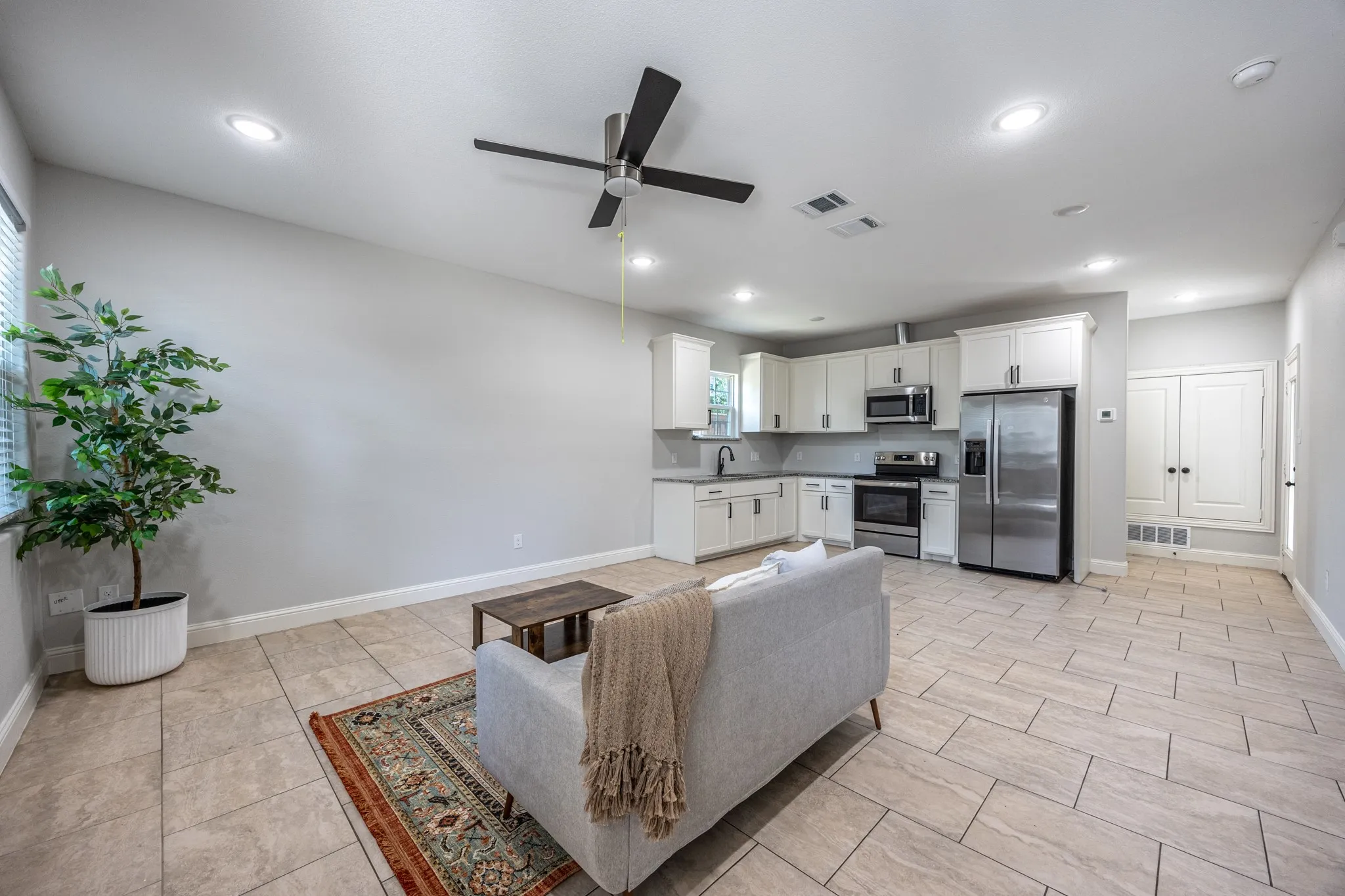 Single Family Residence For Sale in Tarrant County , 809 Haynes Avenue, Fort Worth, Texas 76103, 6 Bedroom, 4 Bathroom, Garage spaces, 2,700 Sqft, built in 1931, mls#21348088, Real Estate Agent in Fort Worth, Homes For Sale in Tarrant county, Homes For Sale in Fort Worth, Realtor in Fort Worth Texas, Real Estate Brokerage Independent Realty Texas, Luminita Cordes Realtor