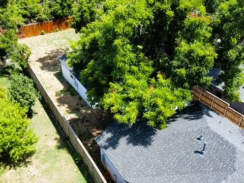 Single Family Residence For Sale in Tarrant County , 809 Haynes Avenue, Fort Worth, Texas 76103, 6 Bedroom, 4 Bathroom, Garage spaces, 2,700 Sqft, built in 1931, mls#21348088, Real Estate Agent in Fort Worth, Homes For Sale in Tarrant county, Homes For Sale in Fort Worth, Realtor in Fort Worth Texas, Real Estate Brokerage Independent Realty Texas, Luminita Cordes Realtor